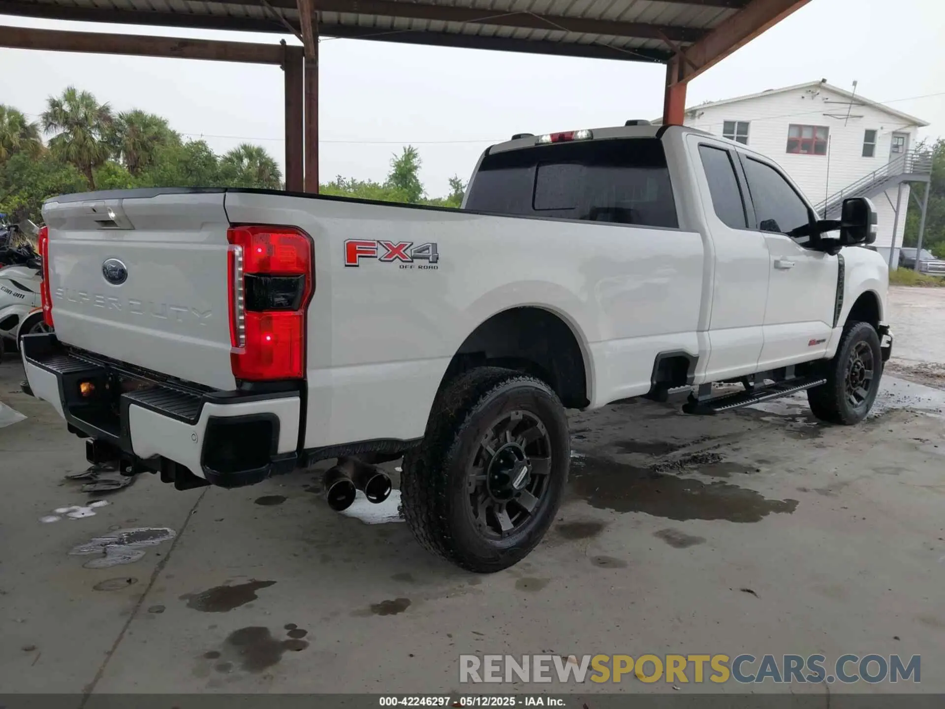 4 Photograph of a damaged car 1FT8X3BM5PEC20361 FORD F-350 2023