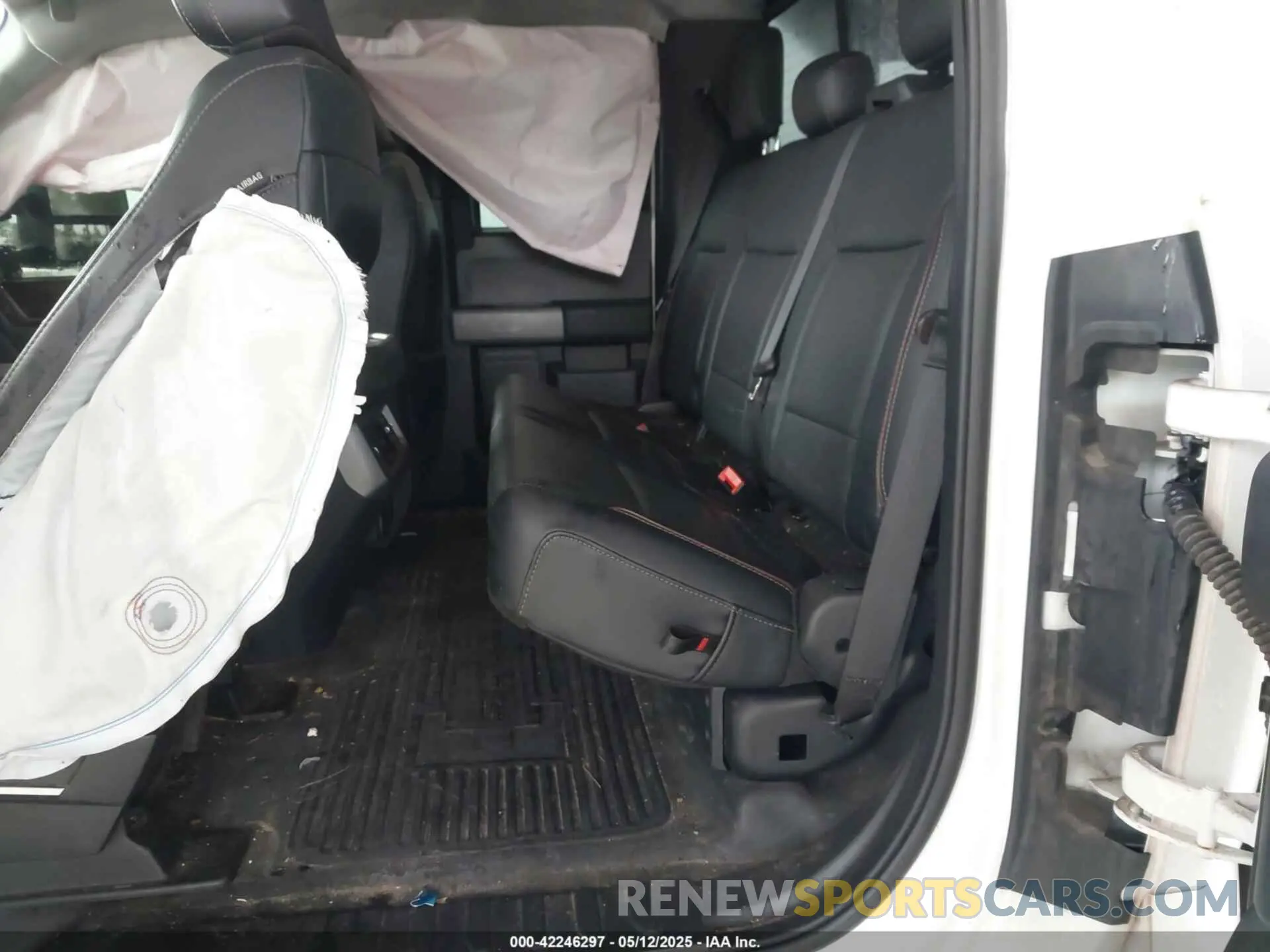 8 Photograph of a damaged car 1FT8X3BM5PEC20361 FORD F-350 2023