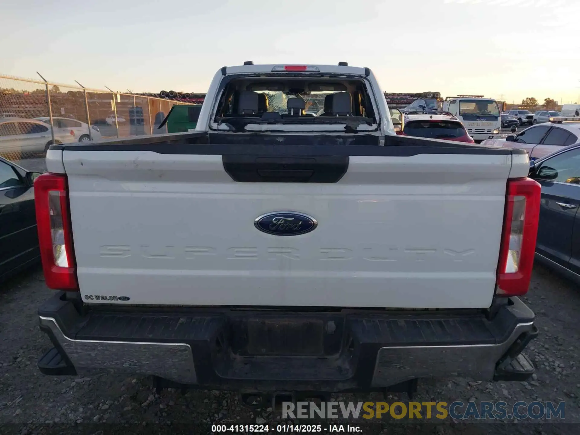 15 Photograph of a damaged car 1FT8X3BT3PED14181 FORD F-350 2023