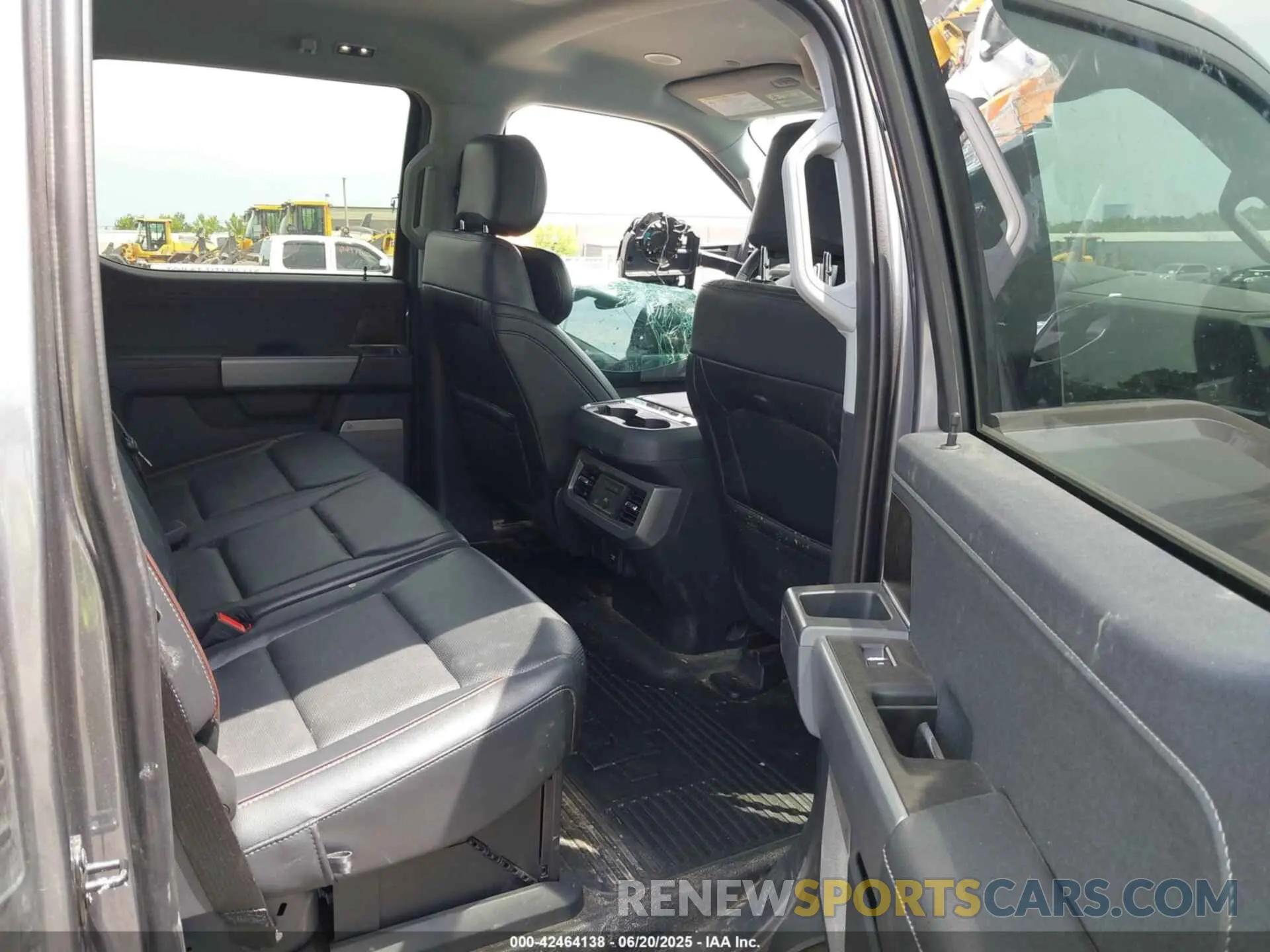 7 Photograph of a damaged car 1FT8W3BM4REE29337 FORD F-350 2024