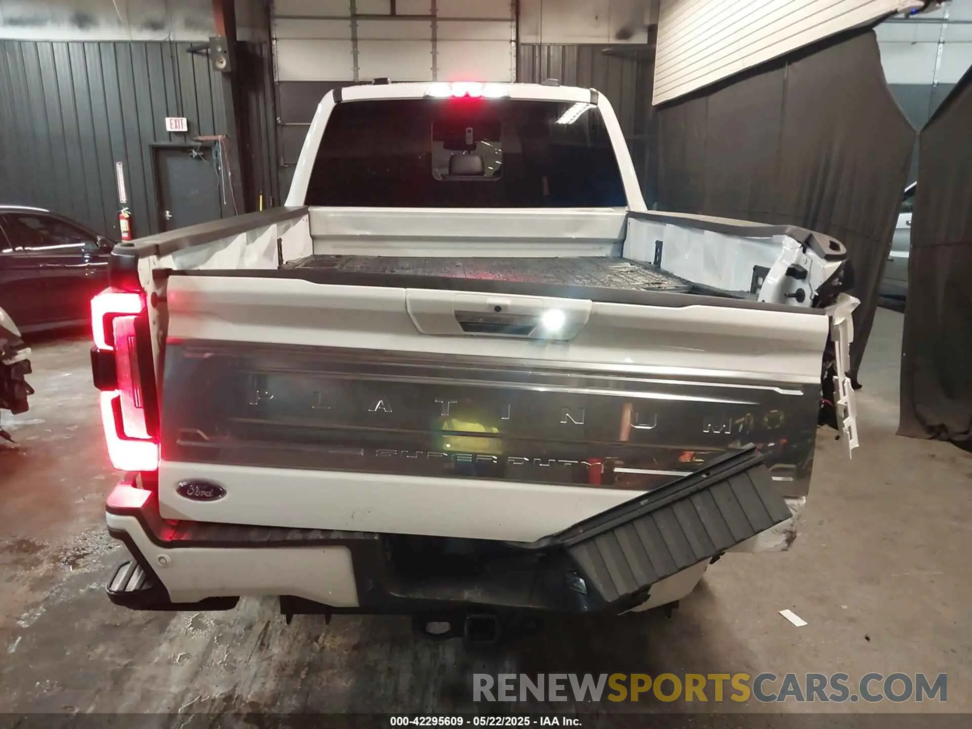 15 Photograph of a damaged car 1FT8W3BM5REE86811 FORD F-350 2024