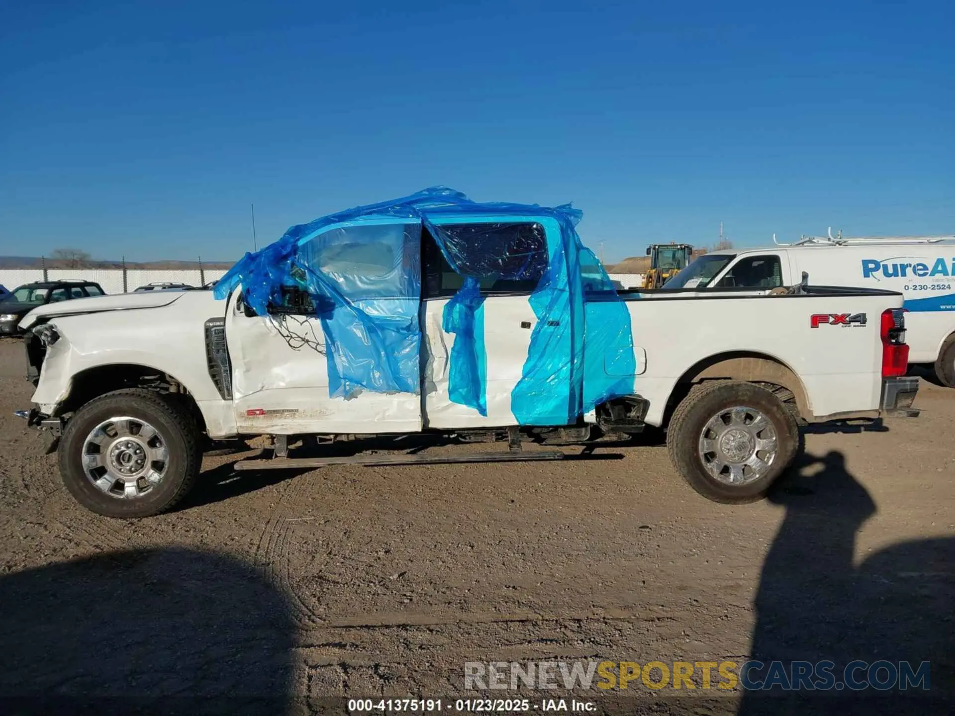 17 Photograph of a damaged car 1FT8W3BM8RED85178 FORD F-350 2024