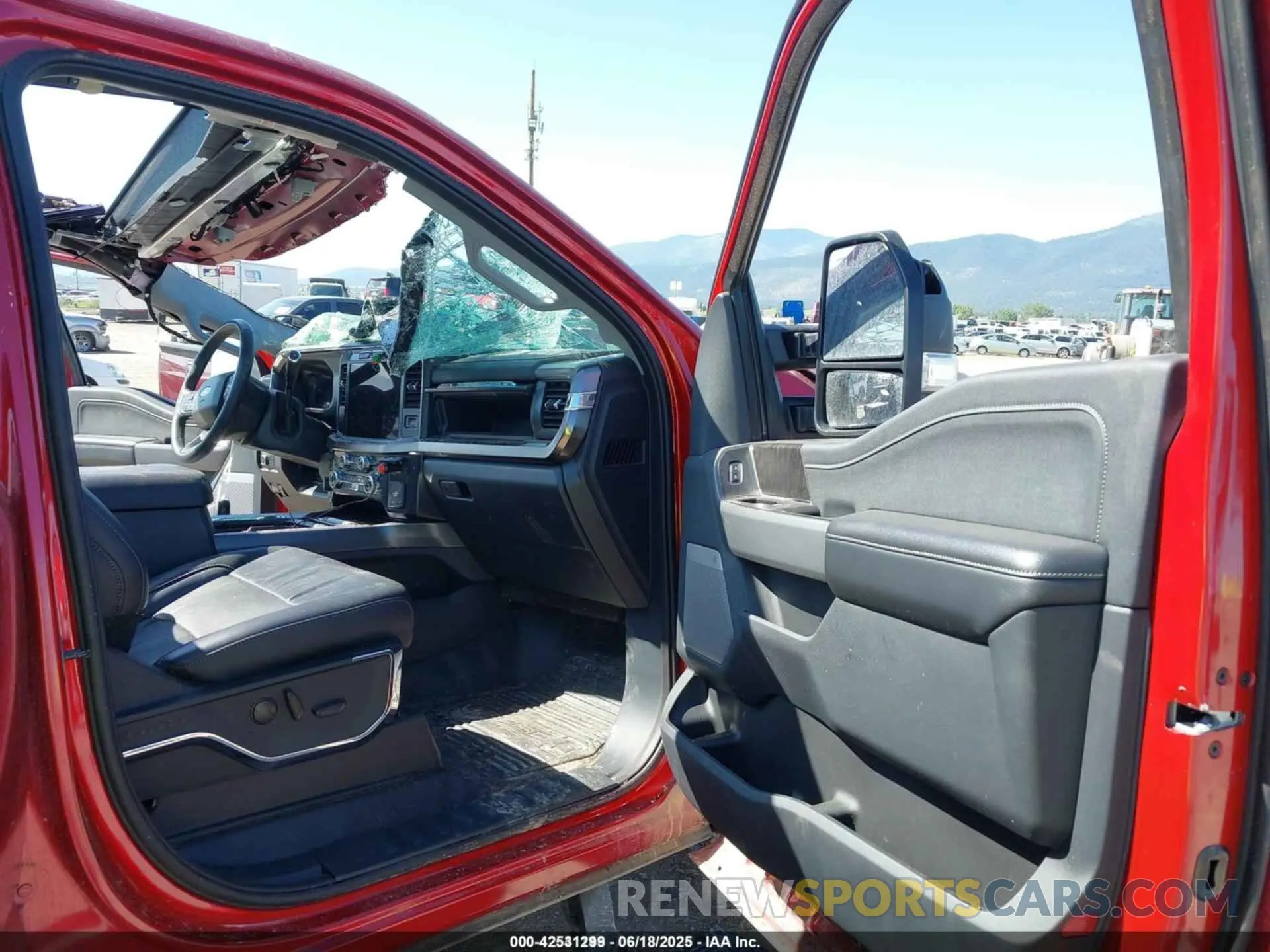 5 Photograph of a damaged car 1FT8W3BMXREE22666 FORD F-350 2024