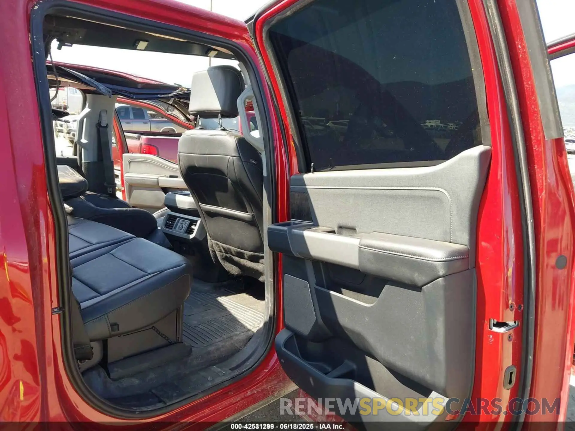 8 Photograph of a damaged car 1FT8W3BMXREE22666 FORD F-350 2024