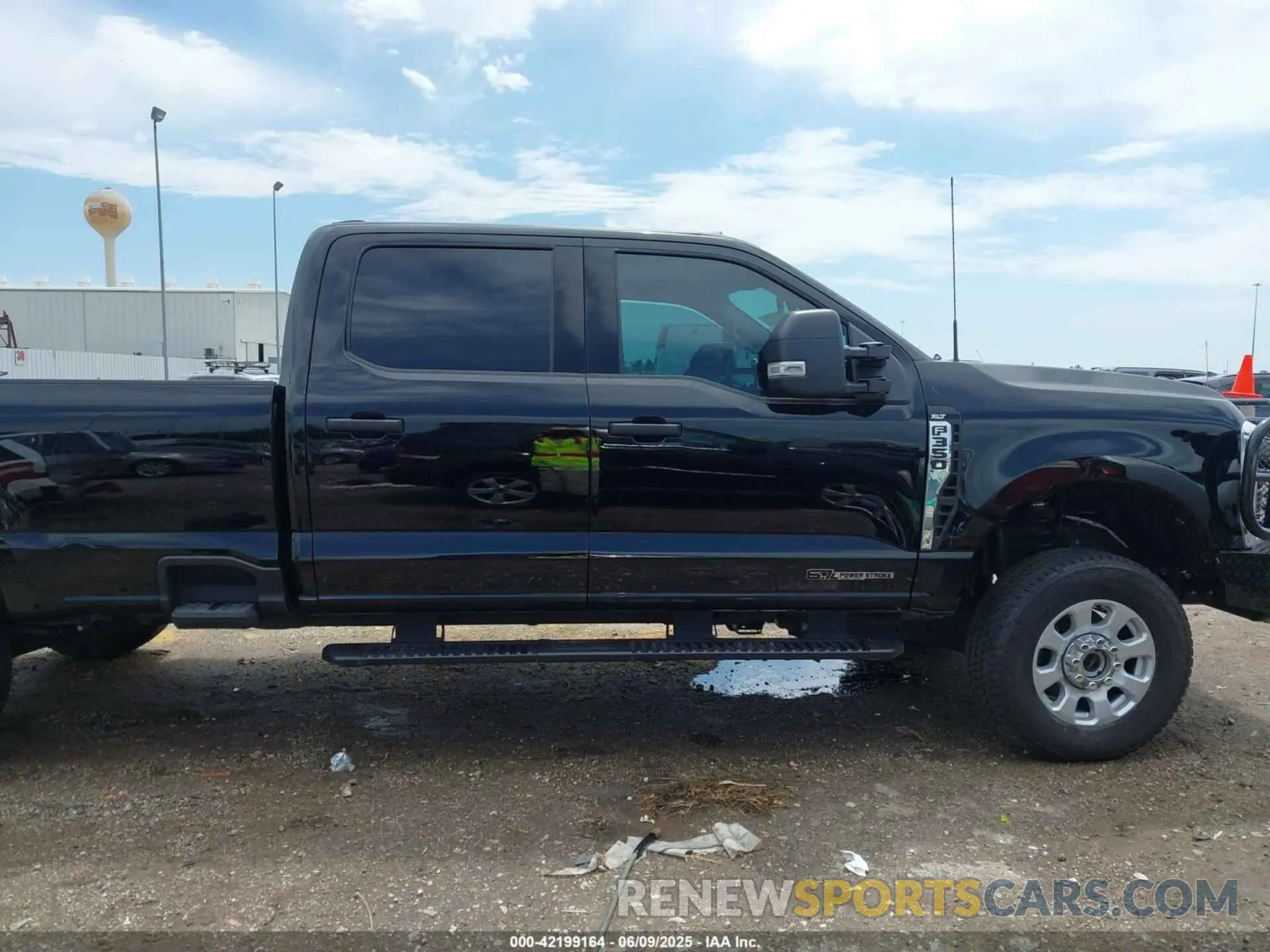 15 Photograph of a damaged car 1FT8W3BT1REF87397 FORD F-350 2024