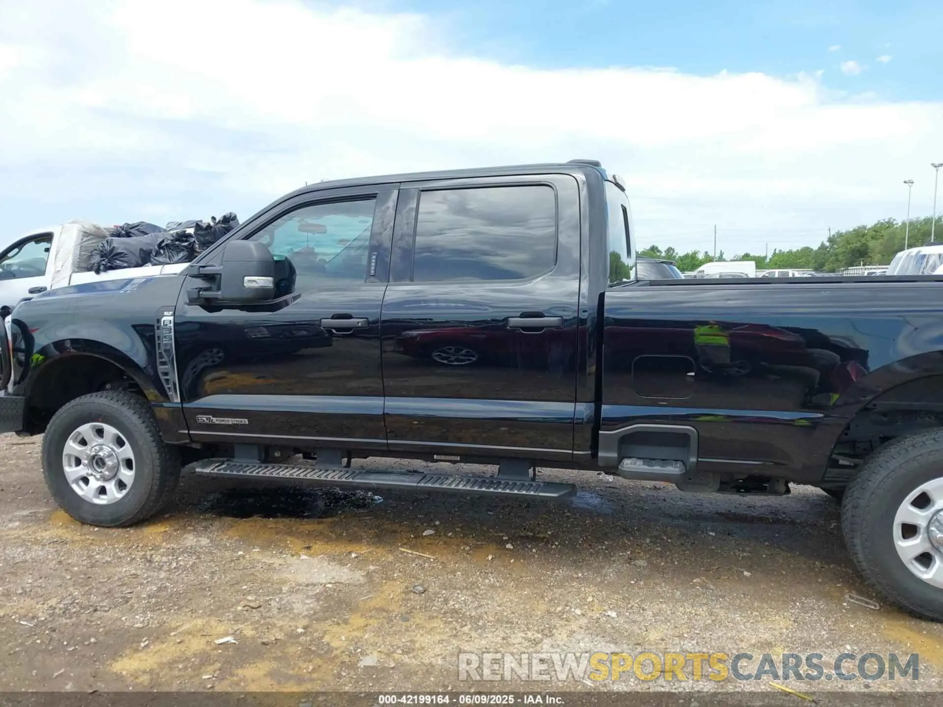 16 Photograph of a damaged car 1FT8W3BT1REF87397 FORD F-350 2024