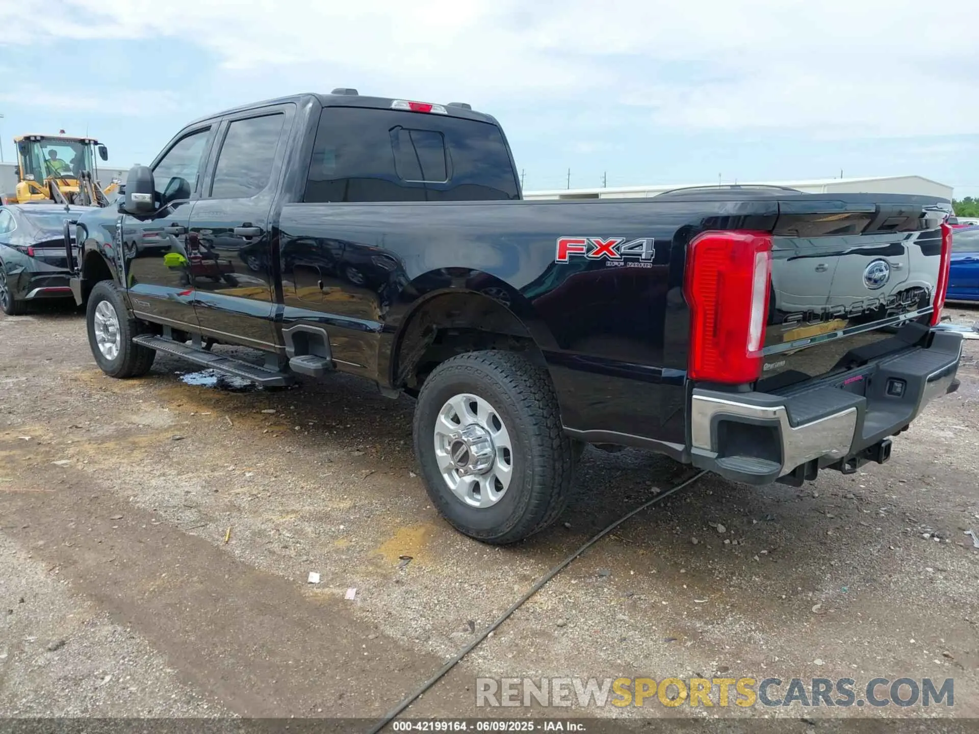 3 Photograph of a damaged car 1FT8W3BT1REF87397 FORD F-350 2024