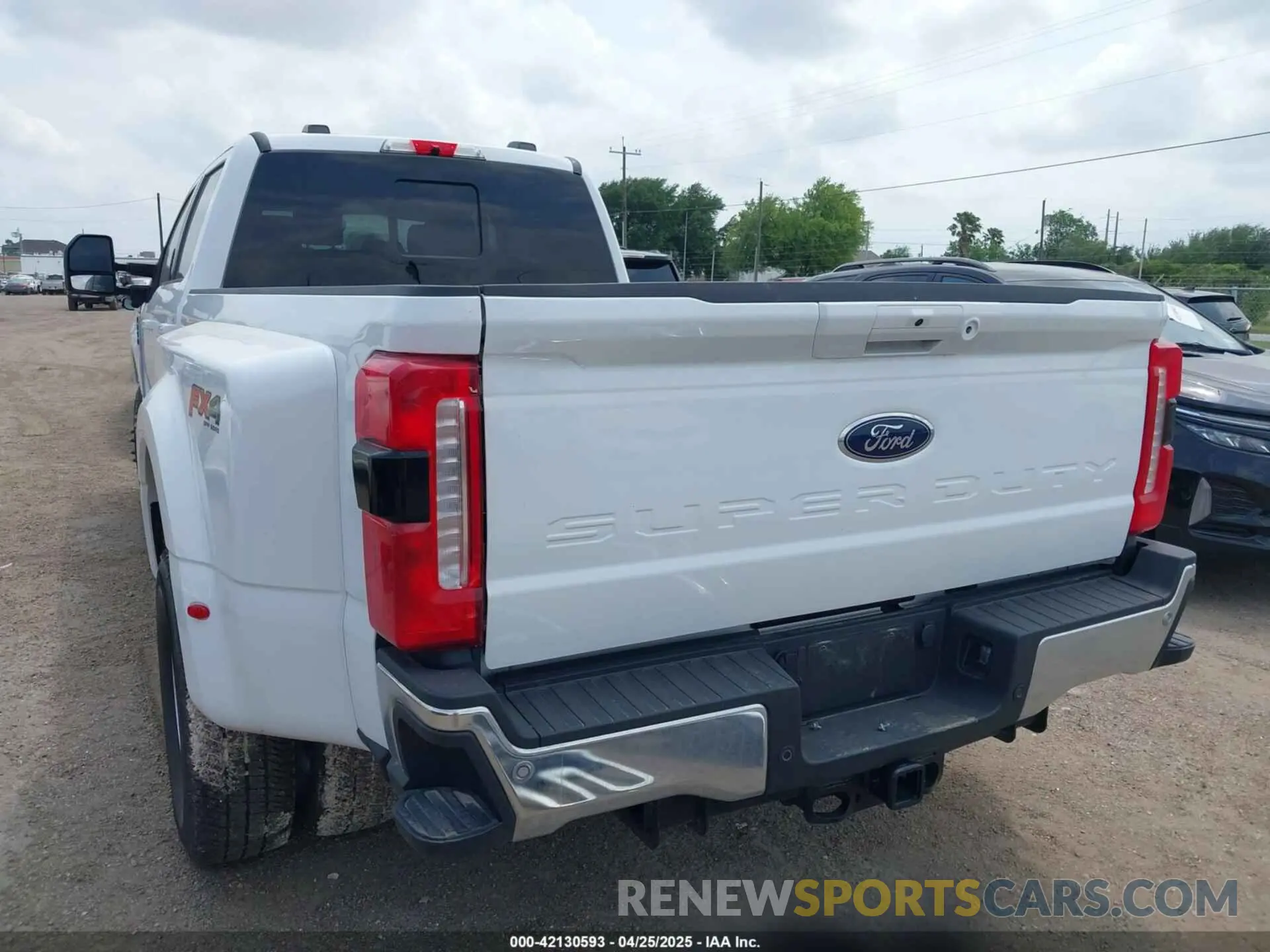 3 Photograph of a damaged car 1FT8W3DM3REE94855 FORD F-350 2024