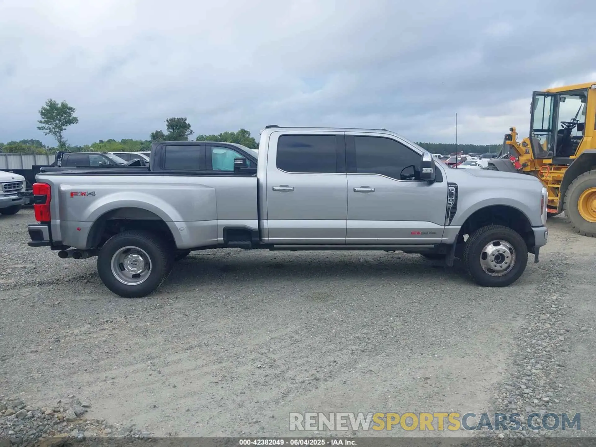15 Photograph of a damaged car 1FT8W3DM8REE07838 FORD F-350 2024
