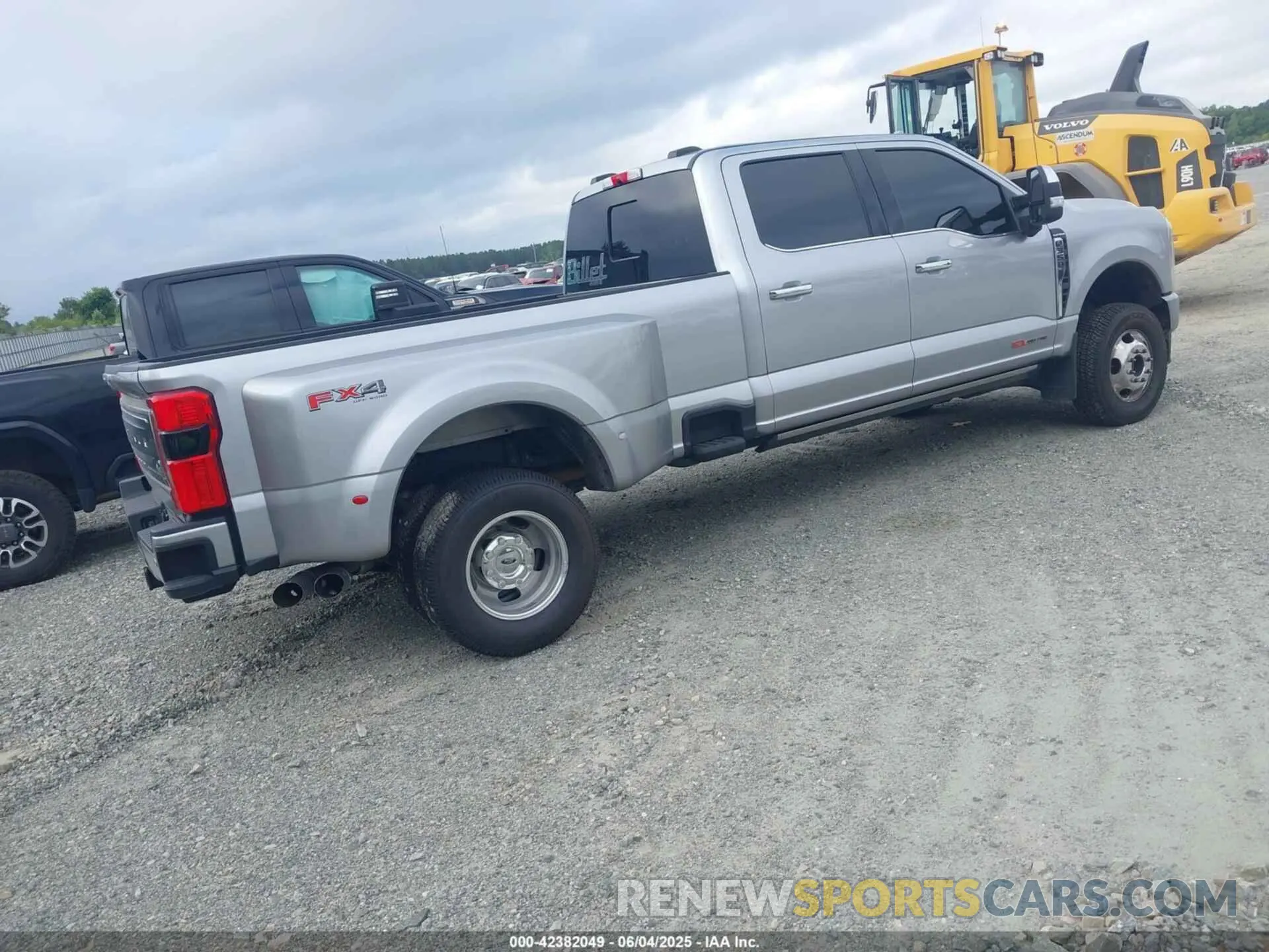 4 Photograph of a damaged car 1FT8W3DM8REE07838 FORD F-350 2024