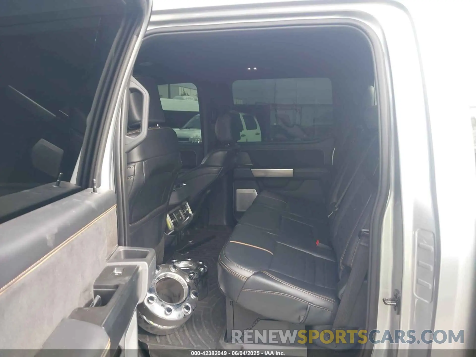 7 Photograph of a damaged car 1FT8W3DM8REE07838 FORD F-350 2024