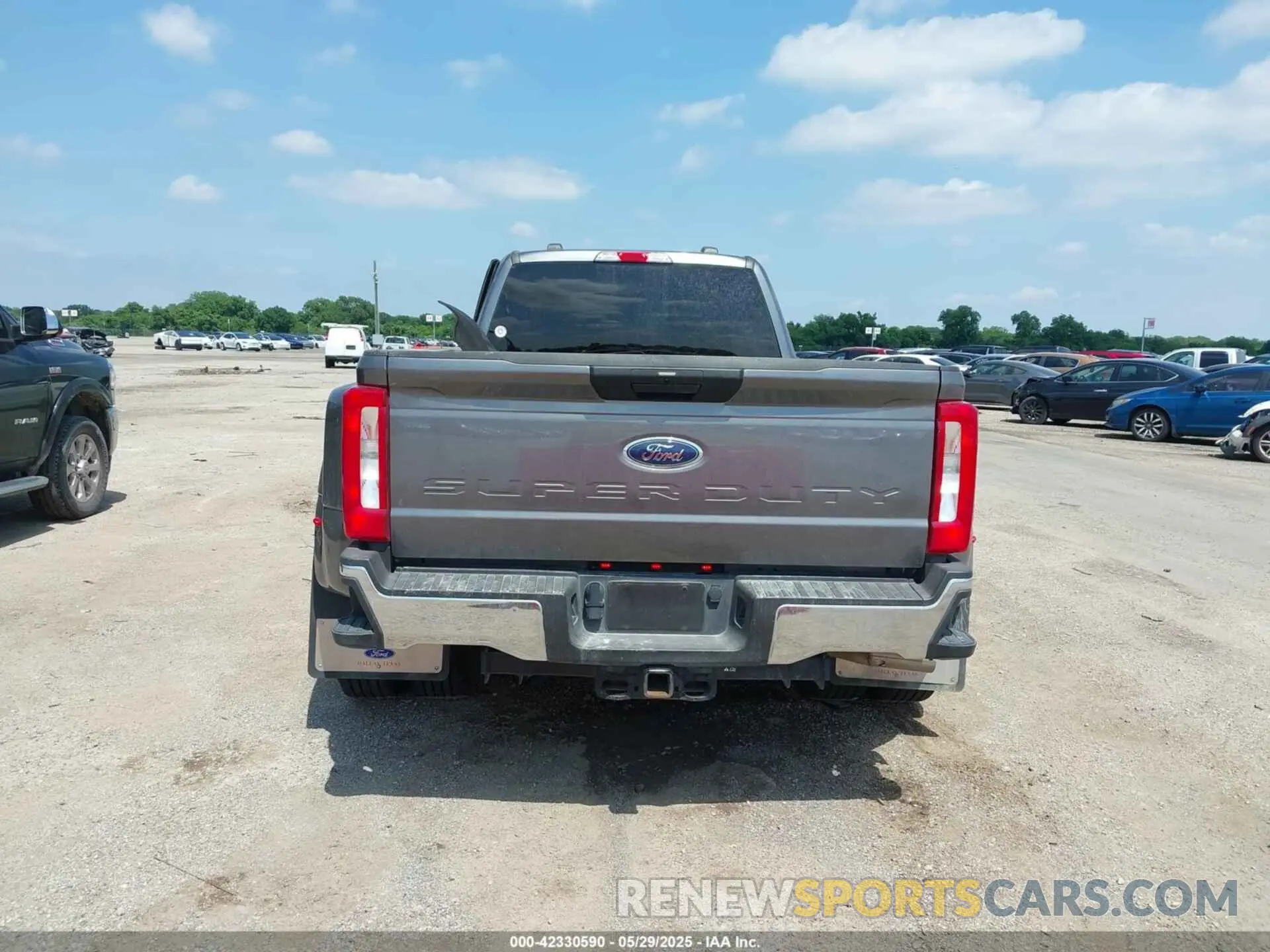 15 Photograph of a damaged car 1FT8W3DT4REE02112 FORD F-350 2024