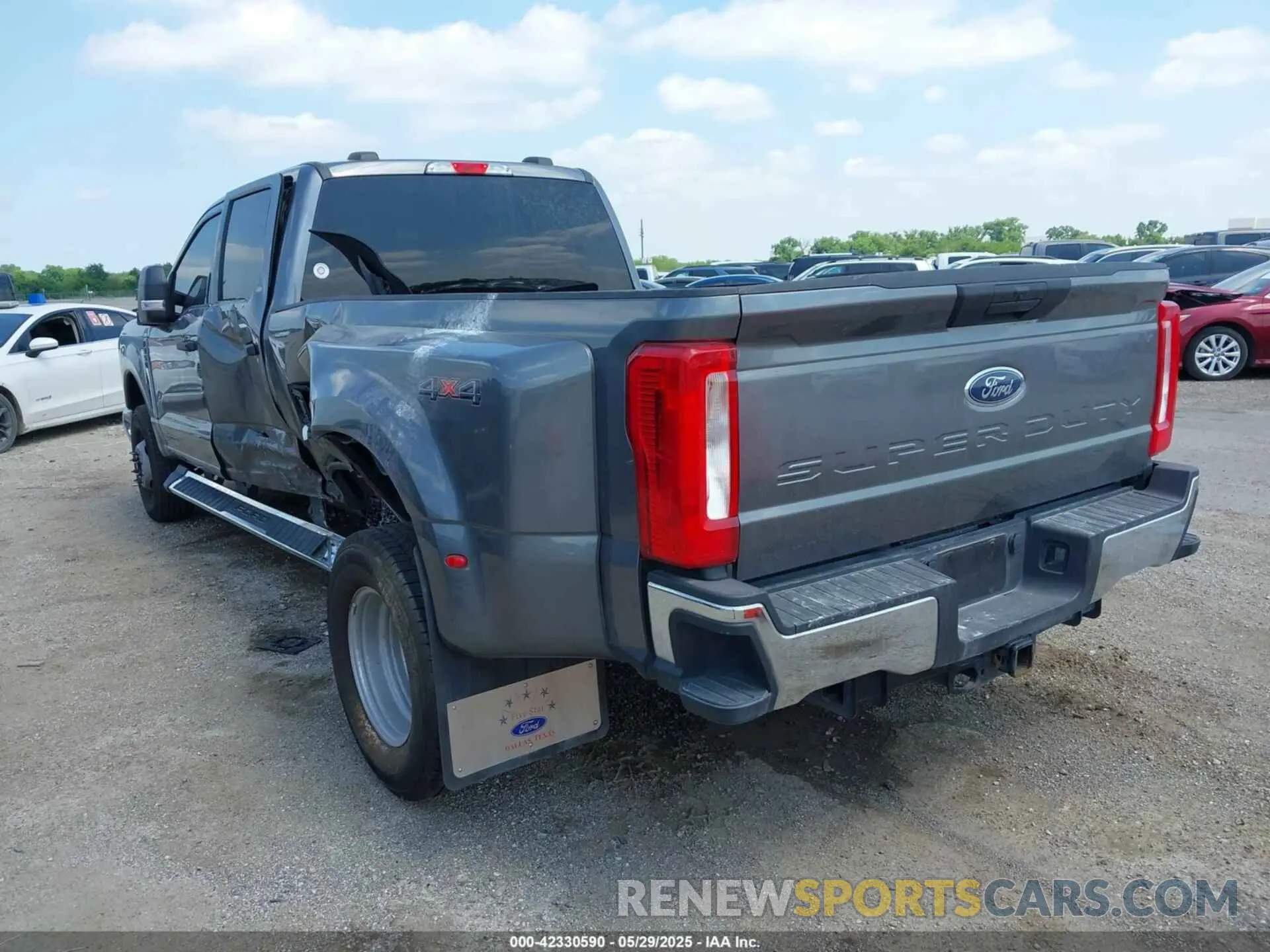 3 Photograph of a damaged car 1FT8W3DT4REE02112 FORD F-350 2024