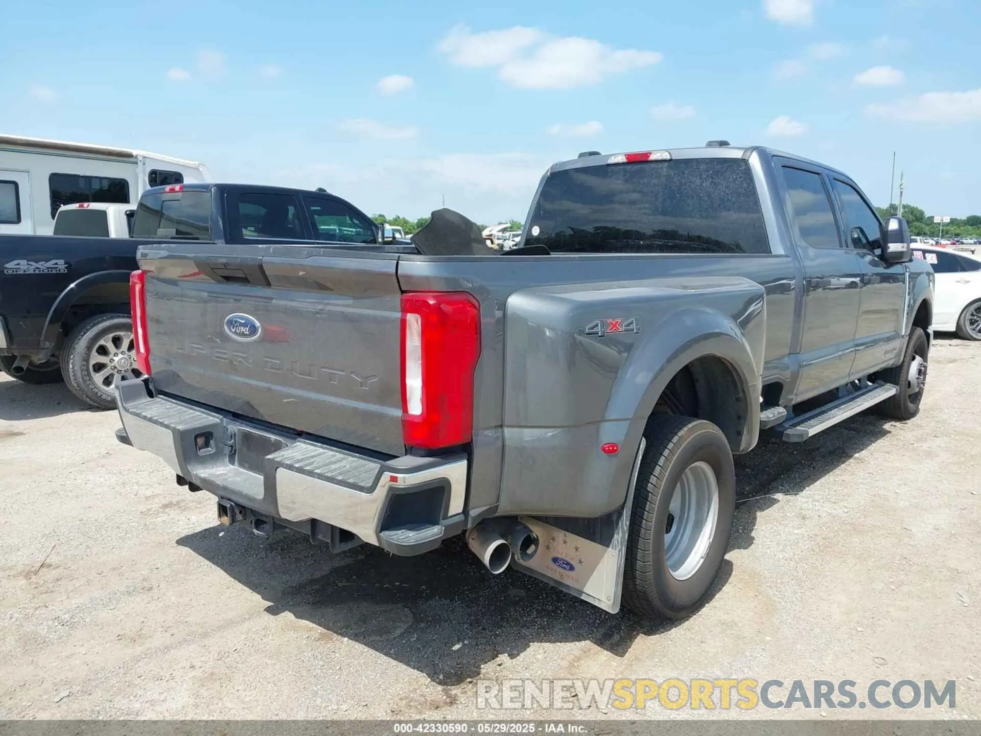 4 Photograph of a damaged car 1FT8W3DT4REE02112 FORD F-350 2024