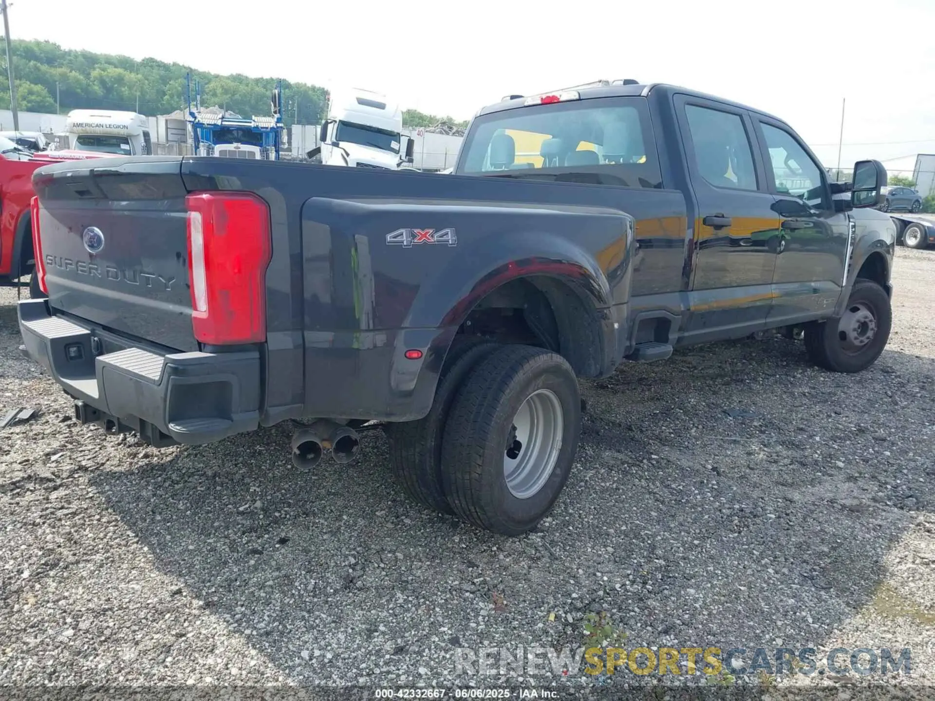 4 Photograph of a damaged car 1FT8W3DT8REF89533 FORD F-350 2024