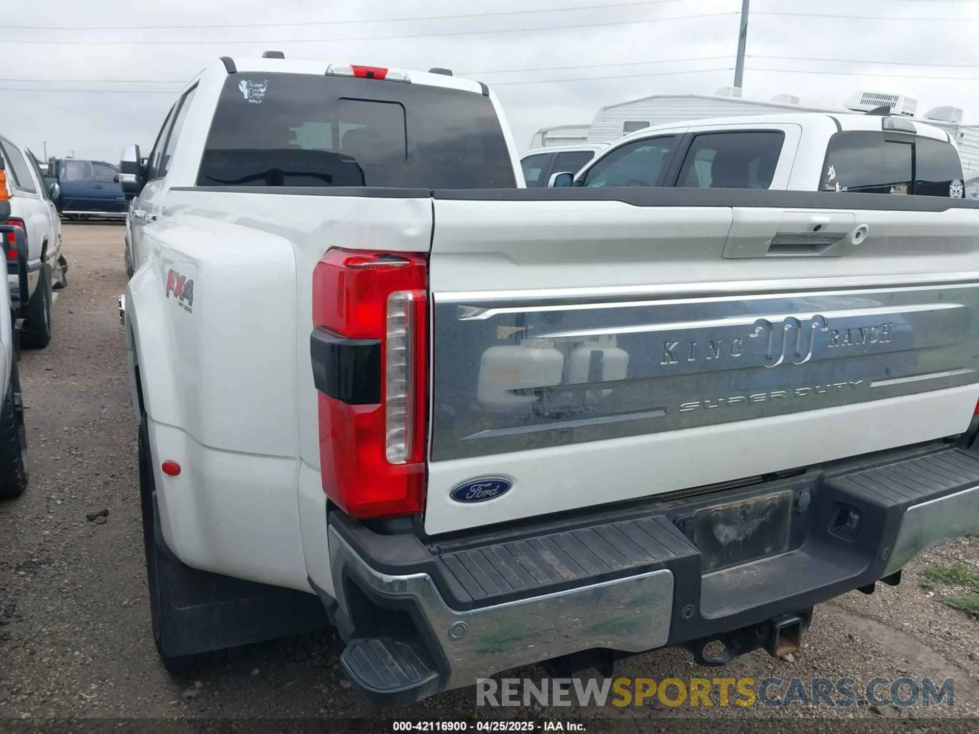 3 Photograph of a damaged car 1FT8W3DT9RED98414 FORD F-350 2024