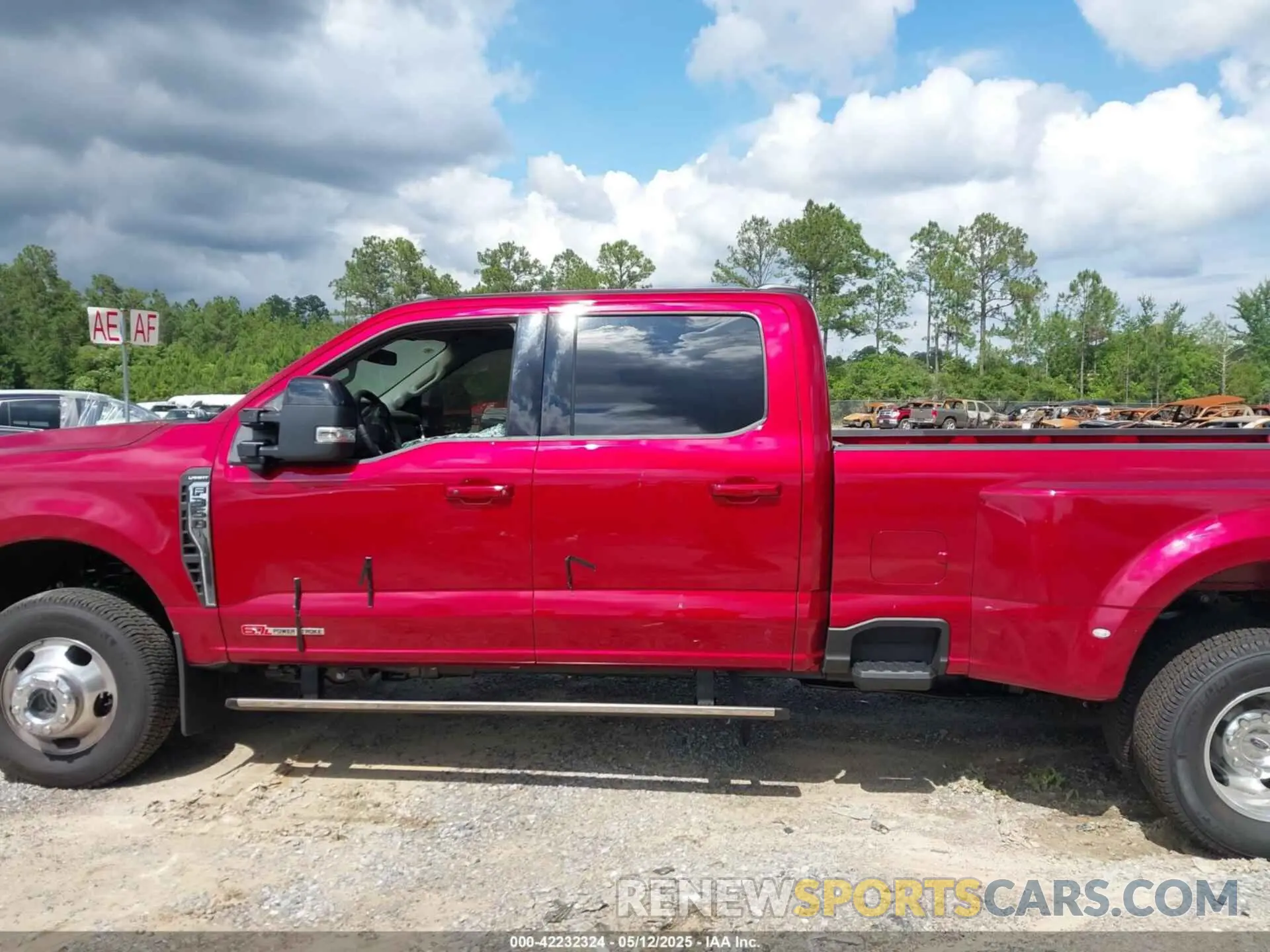 14 Photograph of a damaged car 1FT8W3DM8SEC21559 FORD F-350 2025