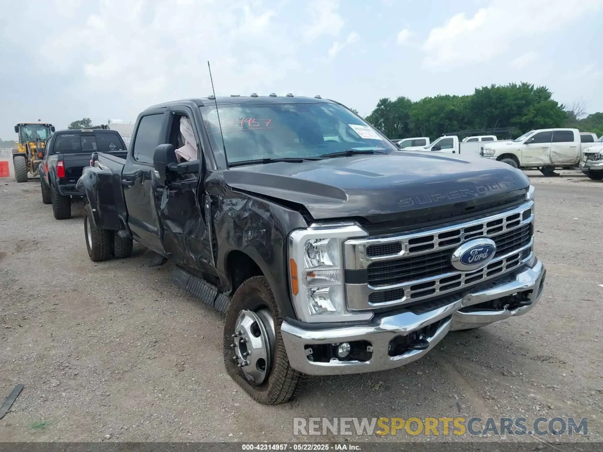 11 Photograph of a damaged car 1FT8W3DT9SEC56358 FORD F-350 2025