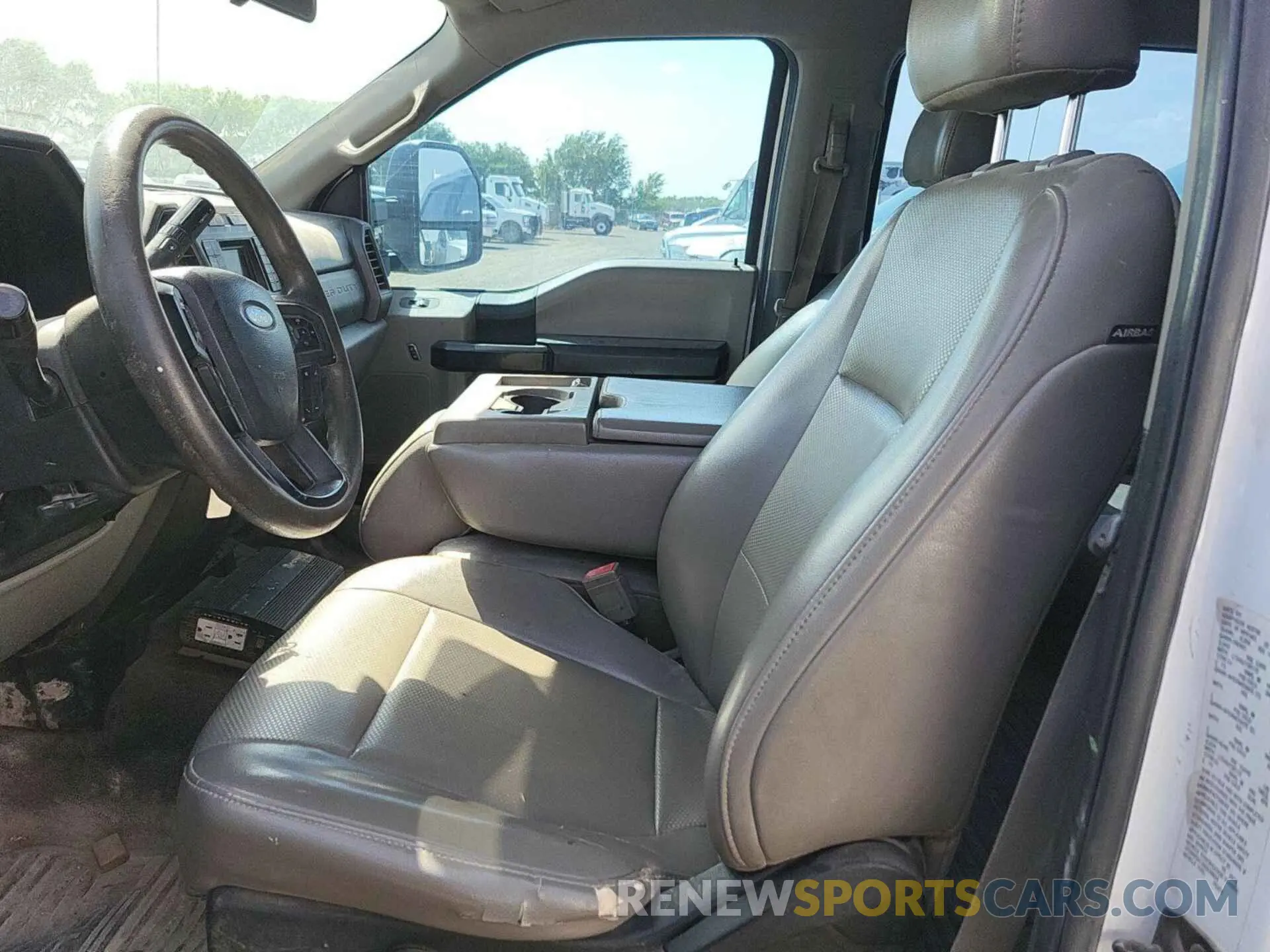 1 Photograph of a damaged car 1FD8W3HT2KEE28834 FORD F-350 CHASSIS 2019