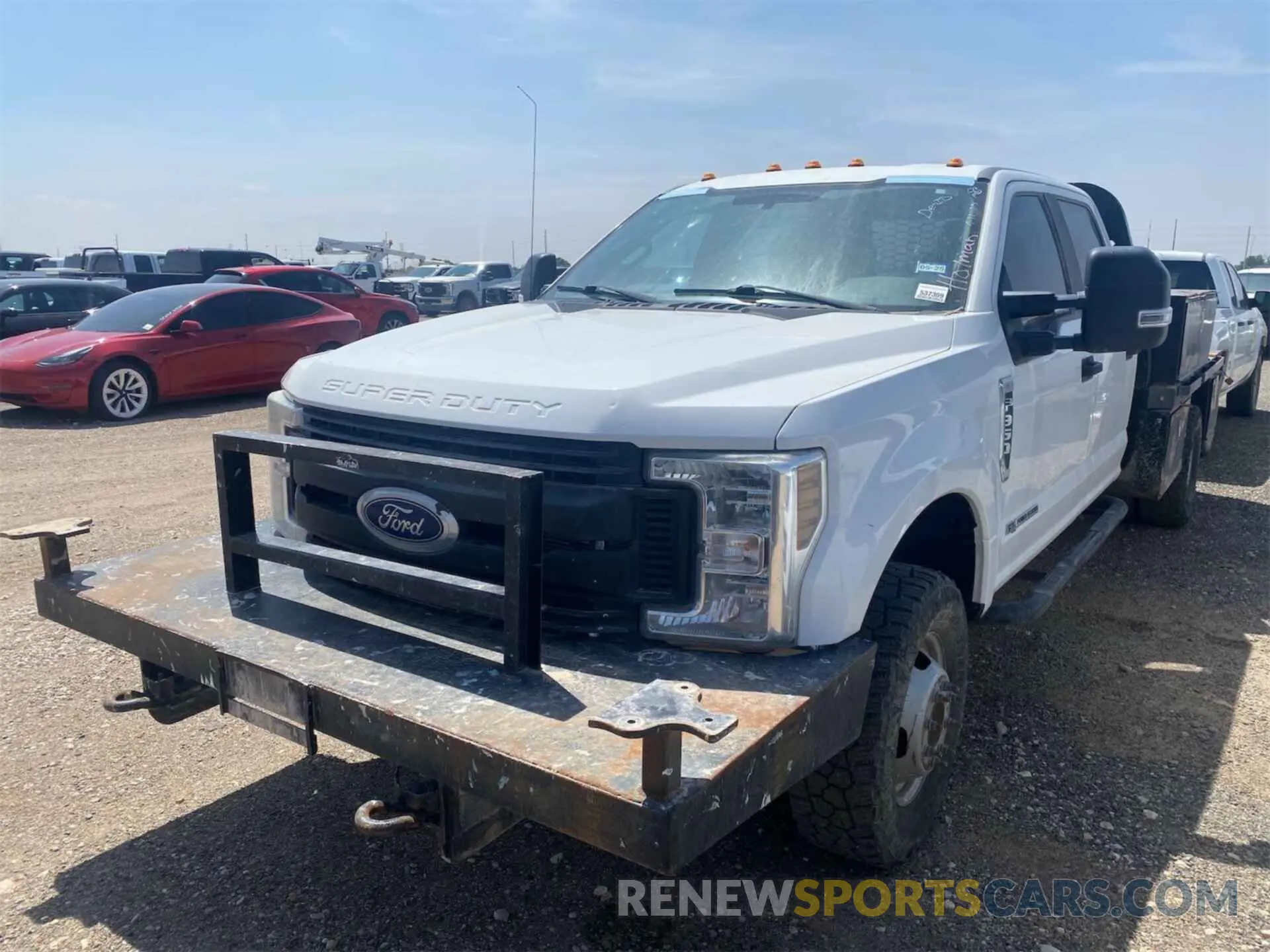 13 Photograph of a damaged car 1FD8W3HT2KEE28834 FORD F-350 CHASSIS 2019