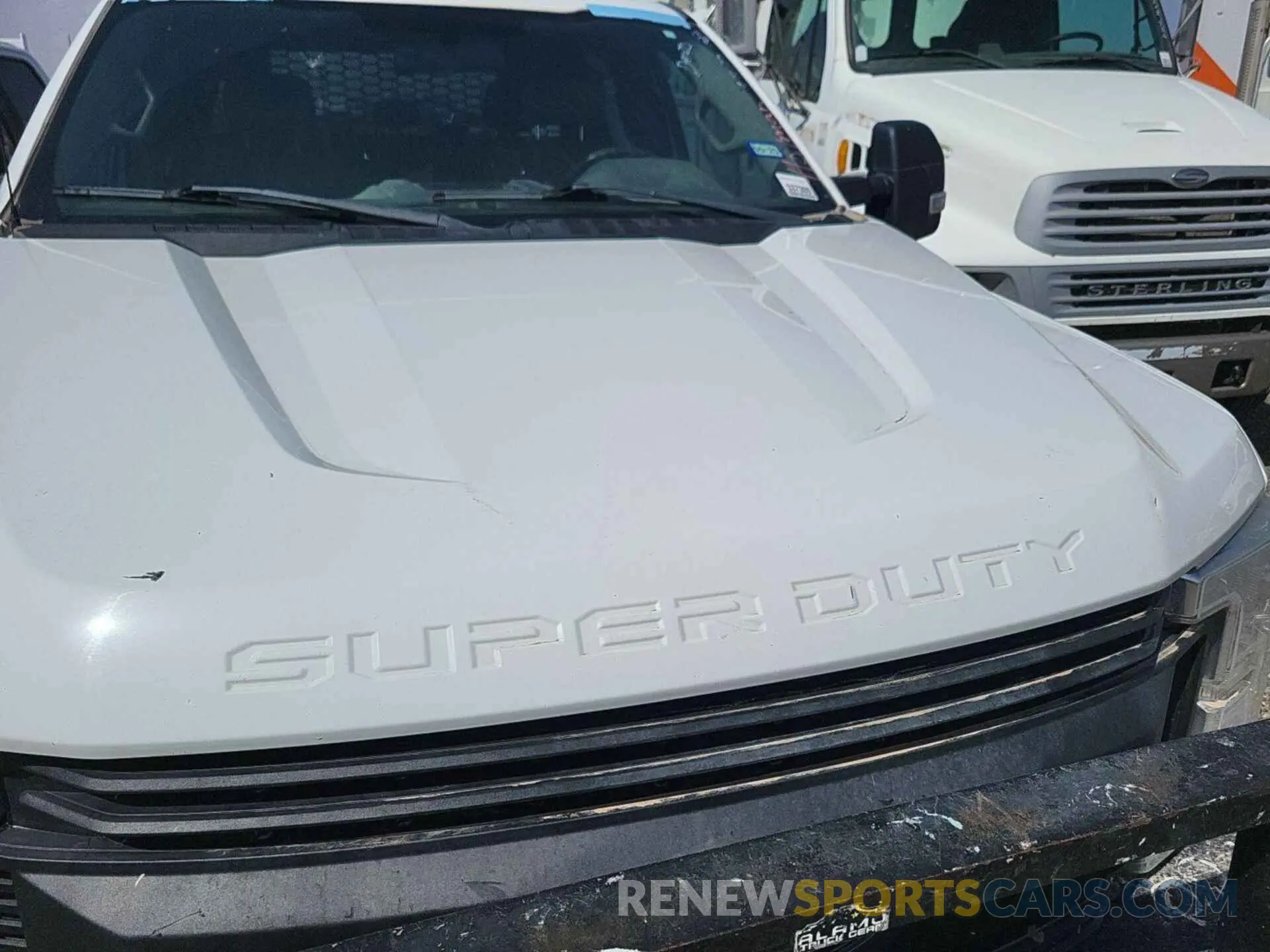 17 Photograph of a damaged car 1FD8W3HT2KEE28834 FORD F-350 CHASSIS 2019