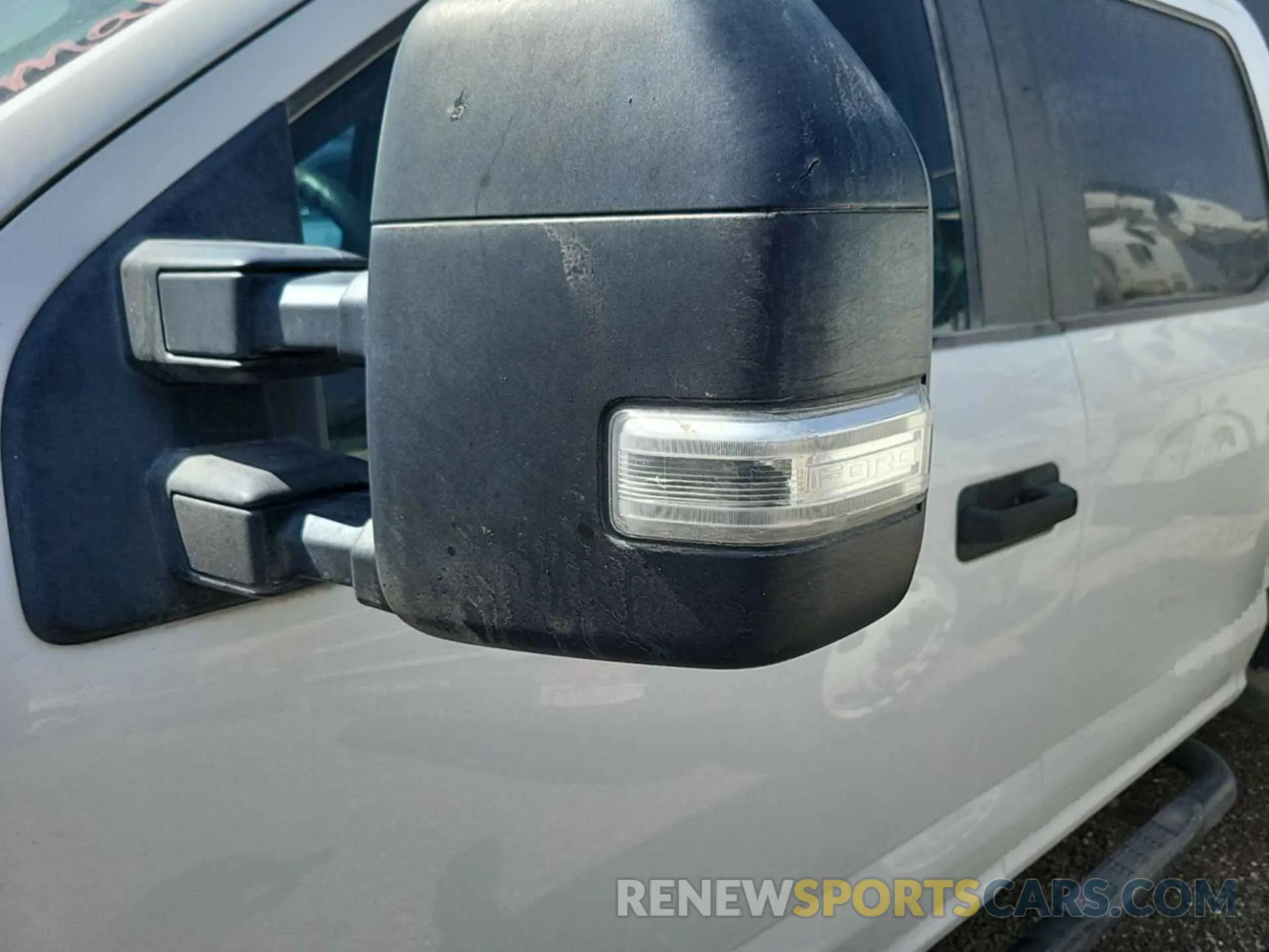 21 Photograph of a damaged car 1FD8W3HT2KEE28834 FORD F-350 CHASSIS 2019