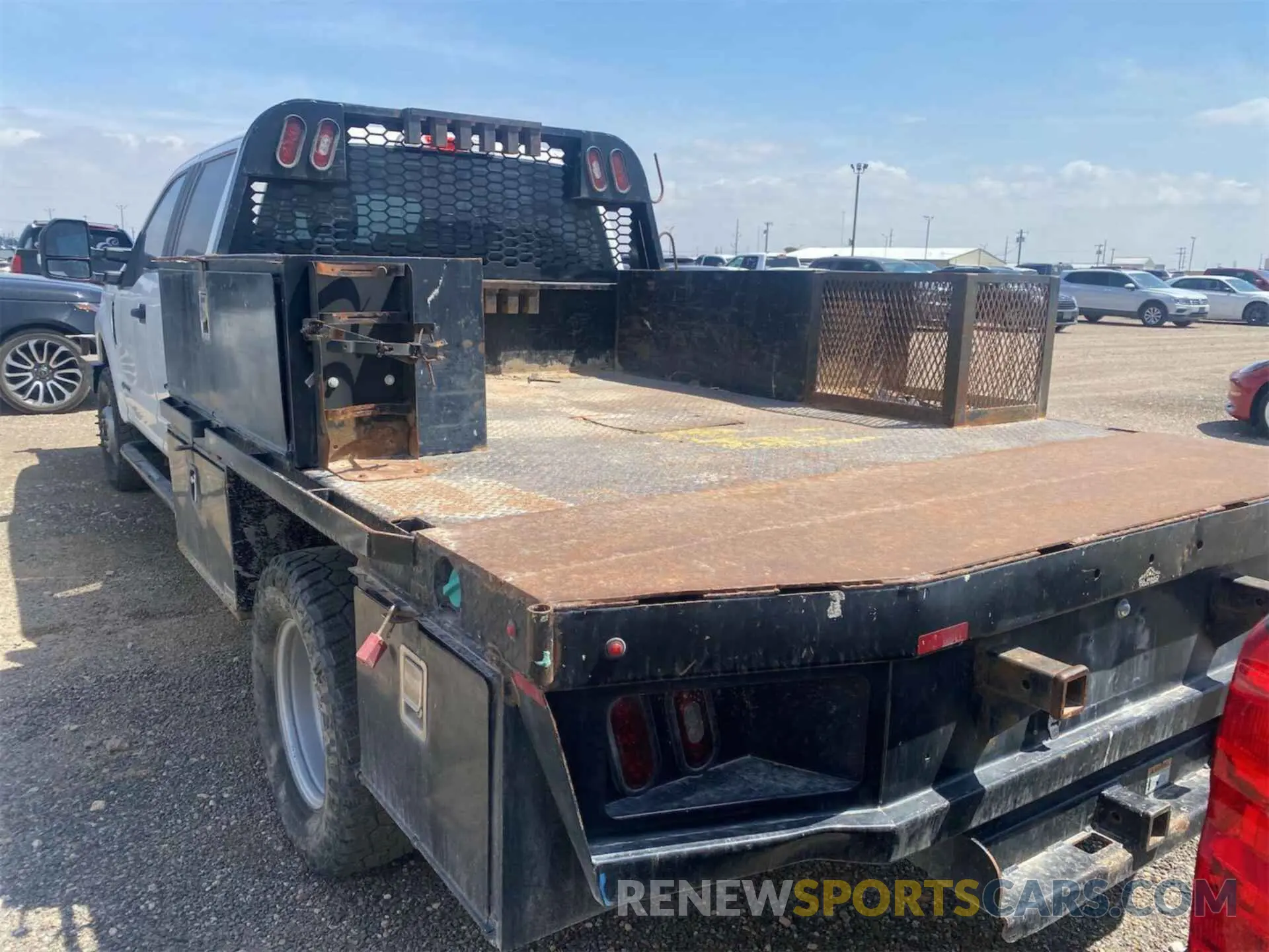 24 Photograph of a damaged car 1FD8W3HT2KEE28834 FORD F-350 CHASSIS 2019