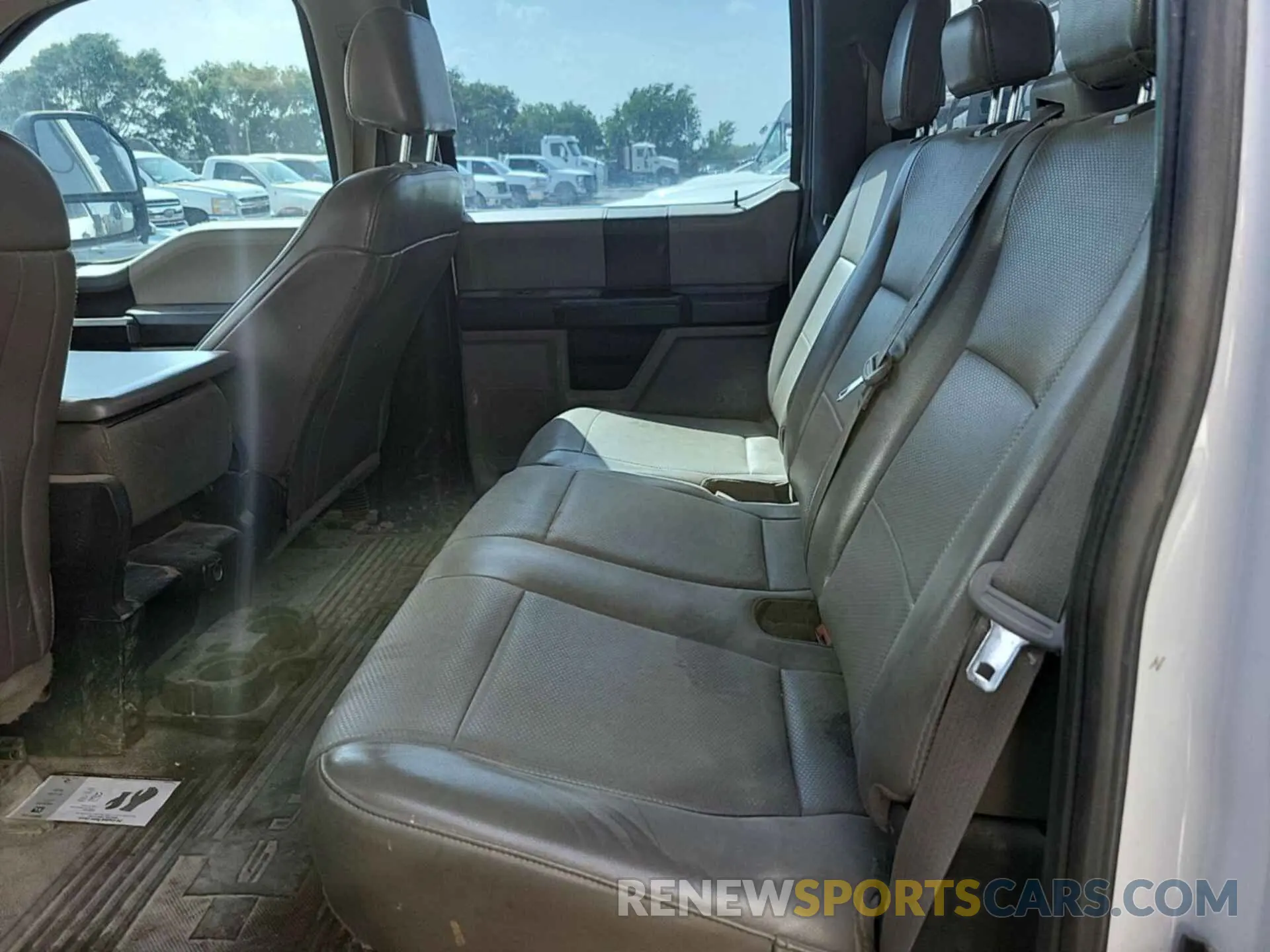 4 Photograph of a damaged car 1FD8W3HT2KEE28834 FORD F-350 CHASSIS 2019