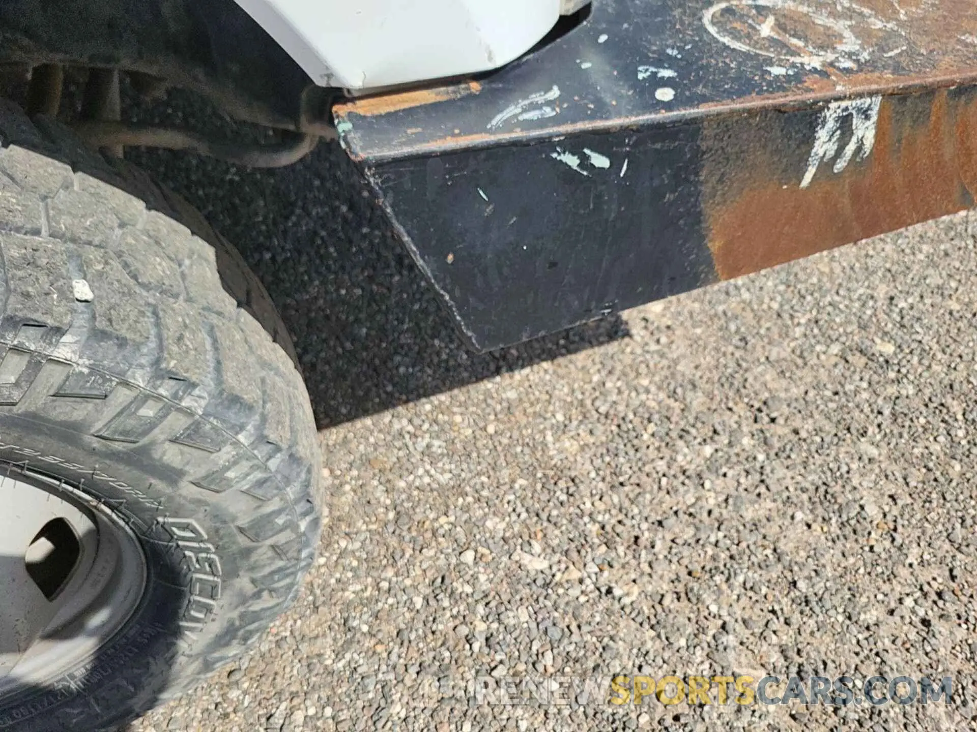 5 Photograph of a damaged car 1FD8W3HT2KEE28834 FORD F-350 CHASSIS 2019