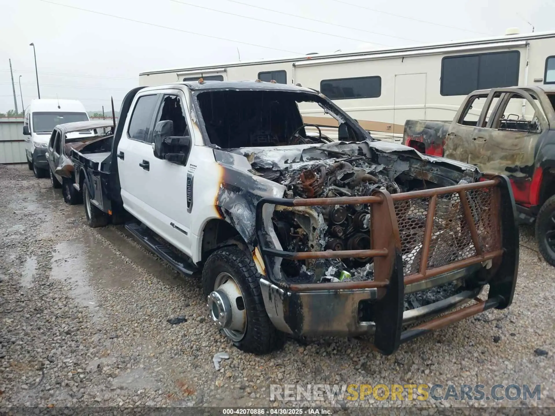 1 Photograph of a damaged car 1FD8W3HT3KEG56924 FORD F-350 CHASSIS 2019