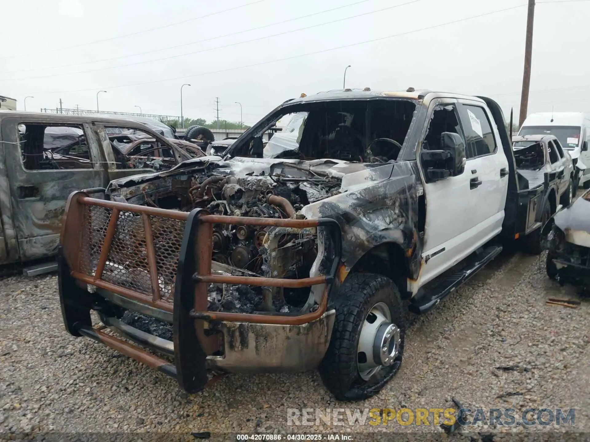 2 Photograph of a damaged car 1FD8W3HT3KEG56924 FORD F-350 CHASSIS 2019