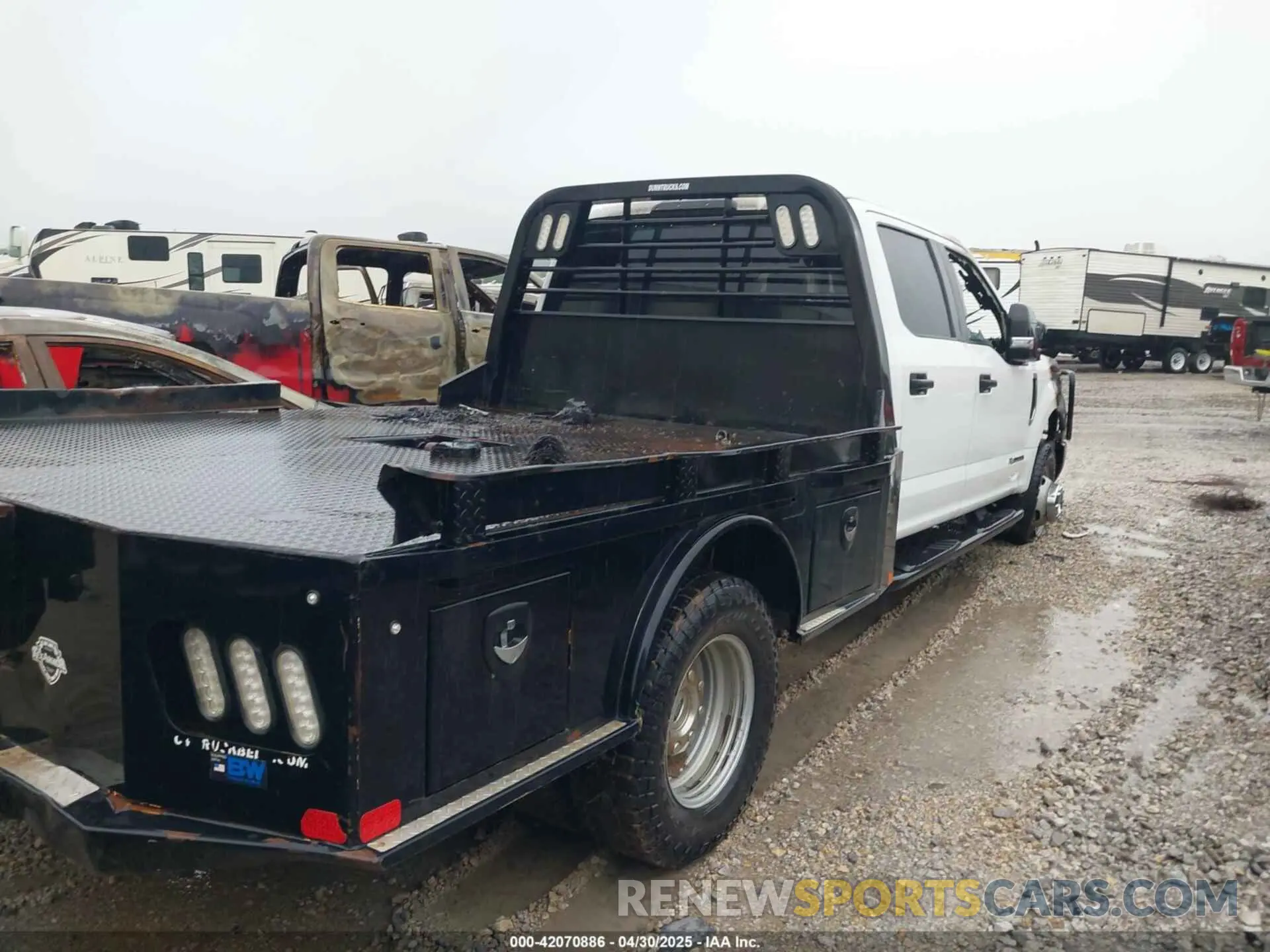 4 Photograph of a damaged car 1FD8W3HT3KEG56924 FORD F-350 CHASSIS 2019