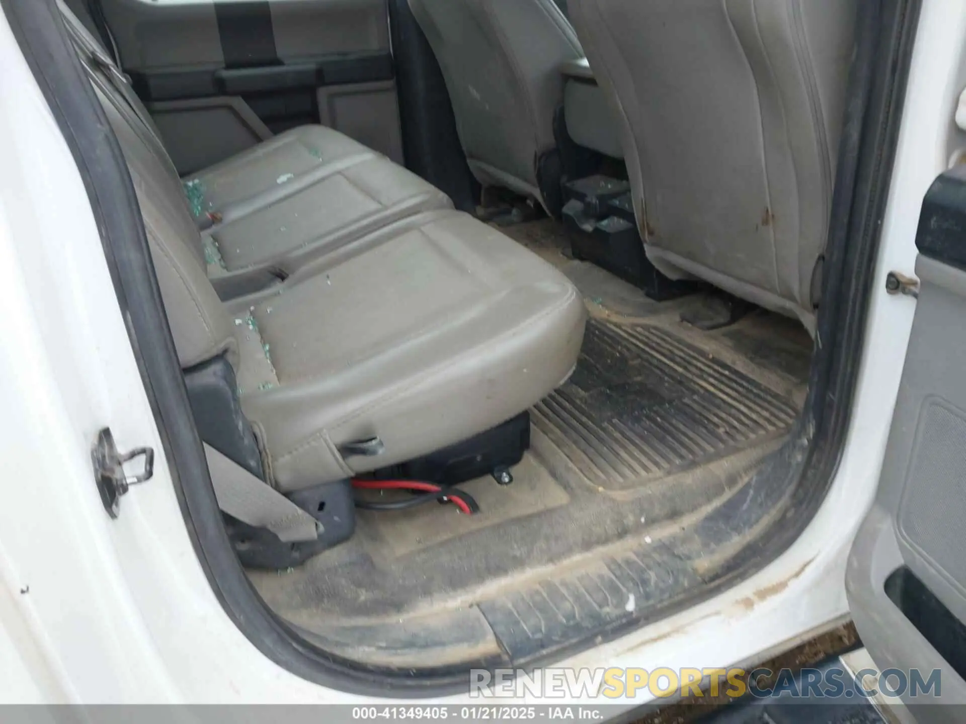8 Photograph of a damaged car 1FD8W3HT8KEF61632 FORD F-350 CHASSIS 2019
