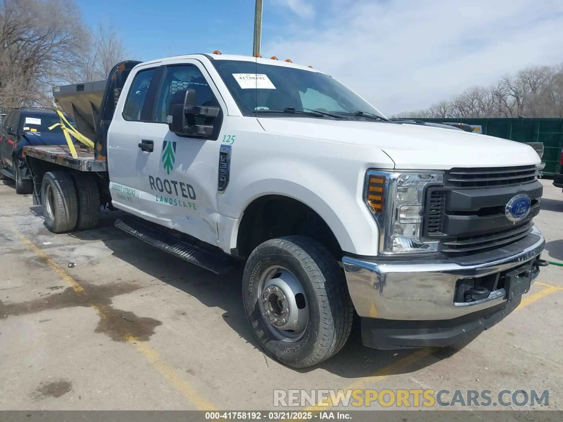 1 Photograph of a damaged car 1FD8X3H62KEE03133 FORD F-350 CHASSIS 2019