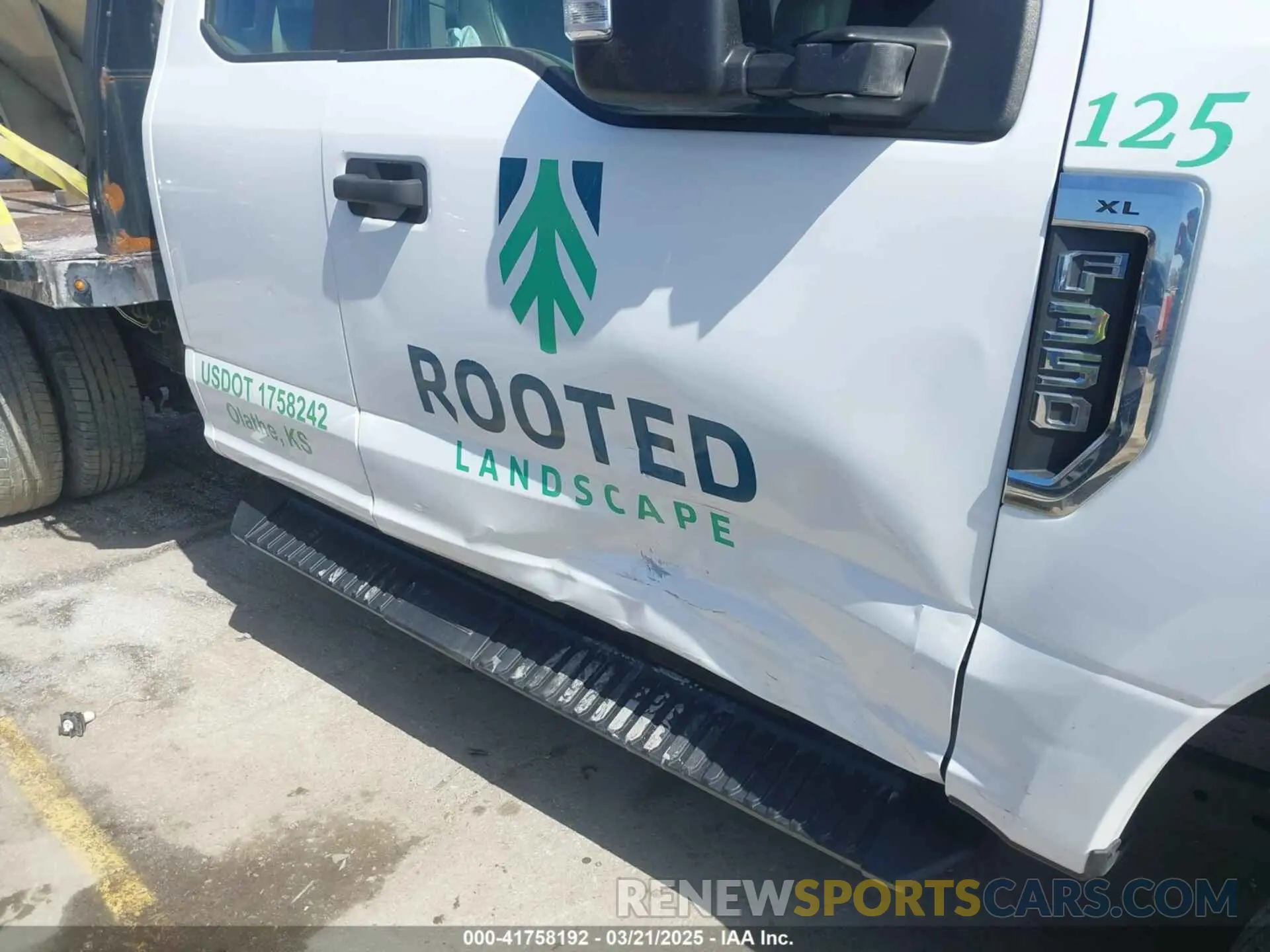 11 Photograph of a damaged car 1FD8X3H62KEE03133 FORD F-350 CHASSIS 2019