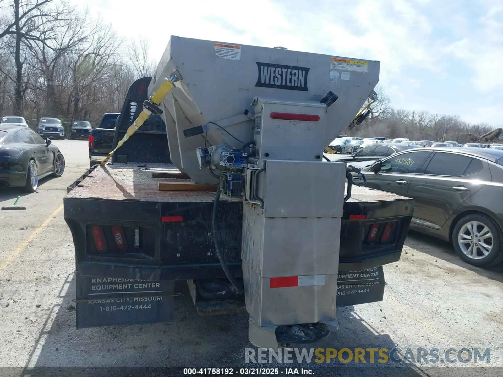 15 Photograph of a damaged car 1FD8X3H62KEE03133 FORD F-350 CHASSIS 2019