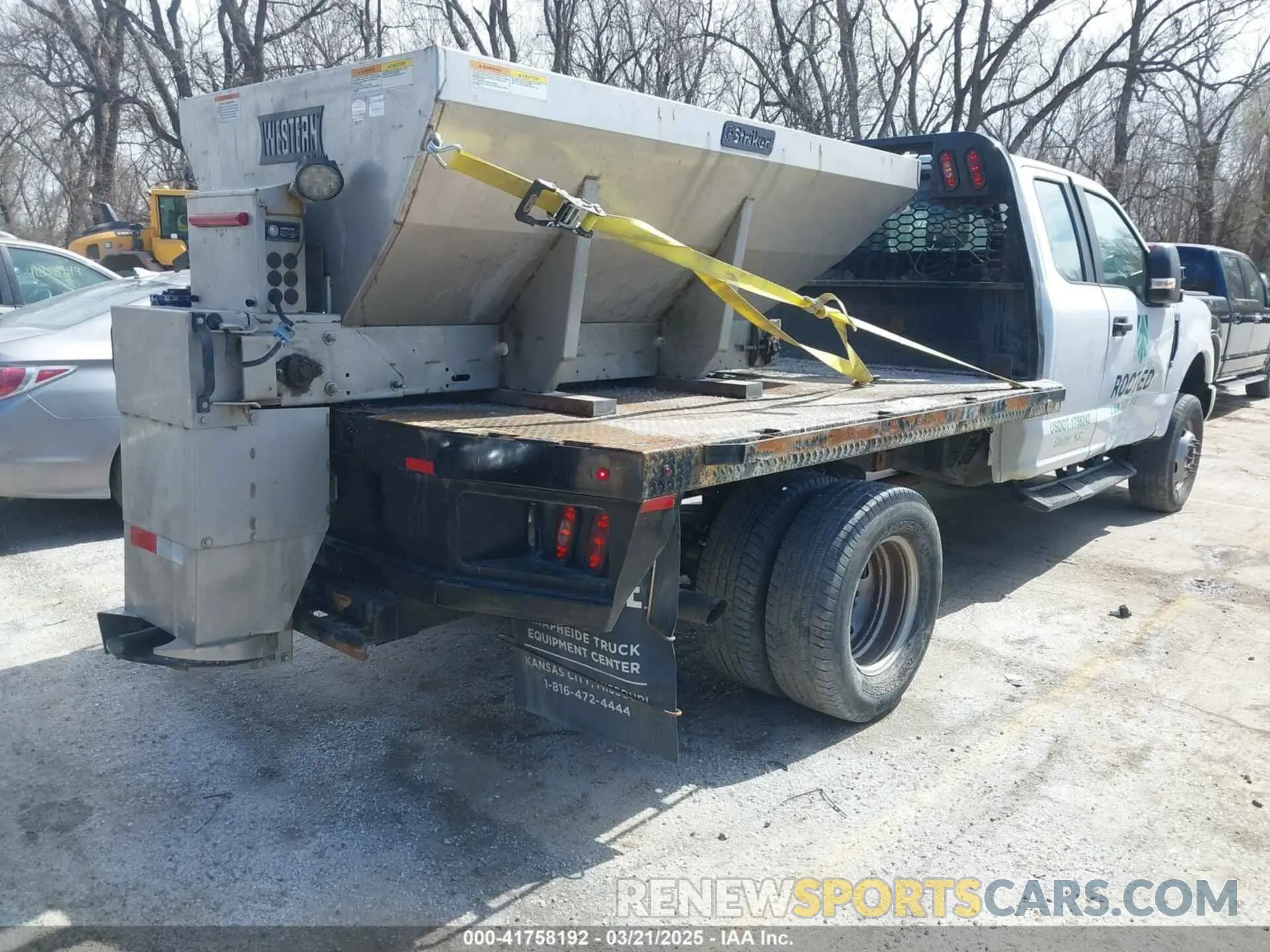 4 Photograph of a damaged car 1FD8X3H62KEE03133 FORD F-350 CHASSIS 2019