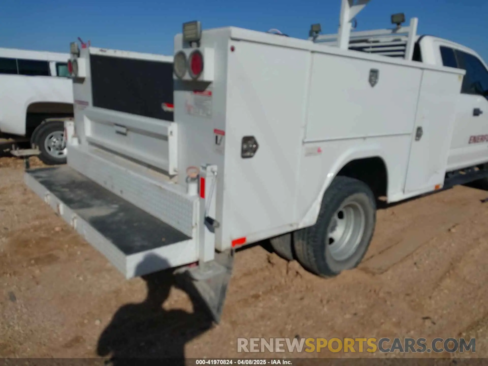 11 Photograph of a damaged car 1FD8X3HTXKEG72616 FORD F-350 CHASSIS 2019