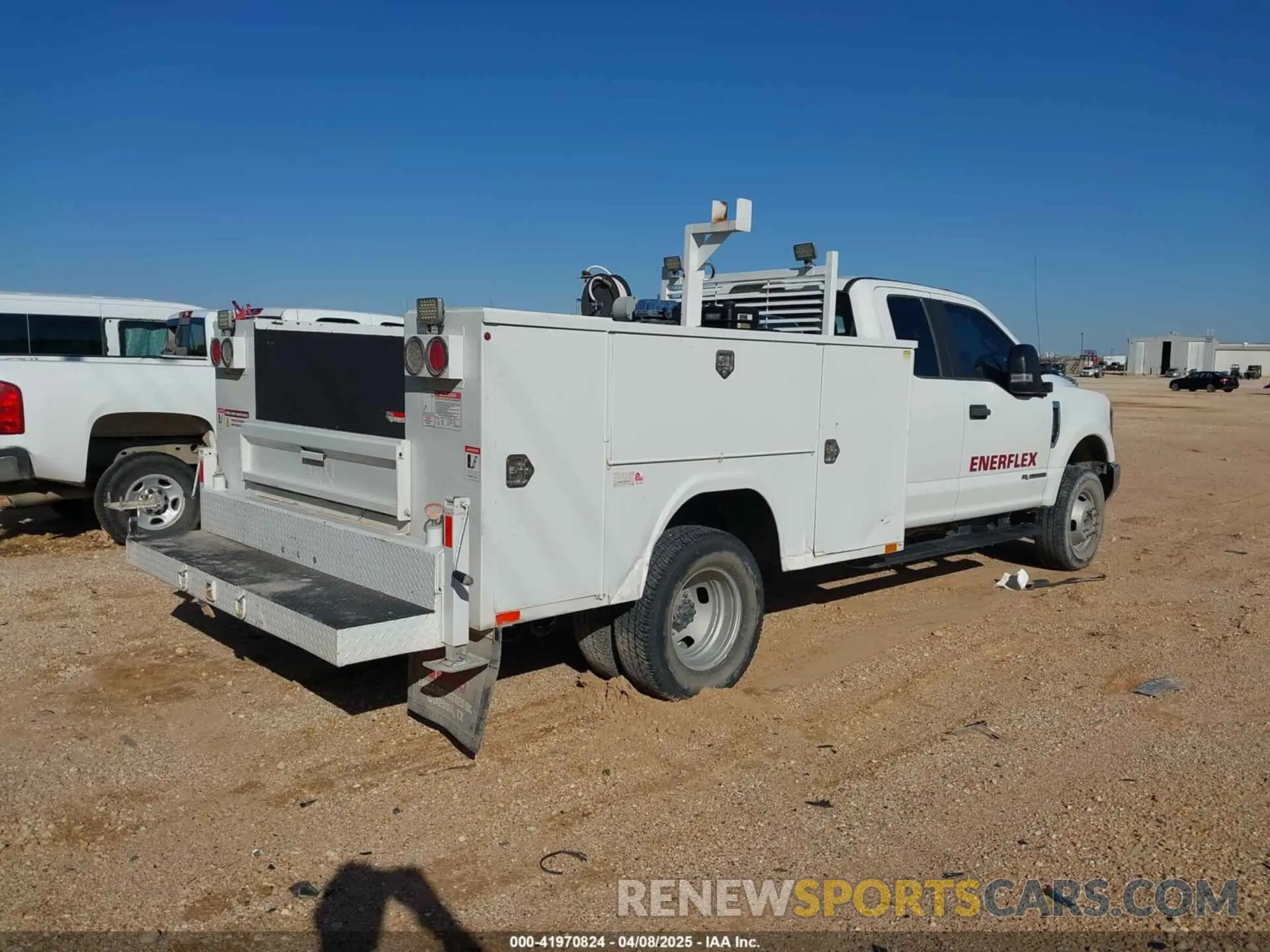 4 Photograph of a damaged car 1FD8X3HTXKEG72616 FORD F-350 CHASSIS 2019