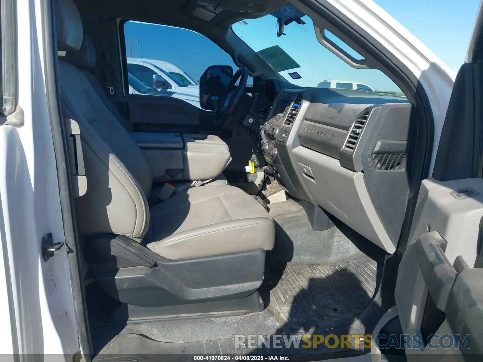 6 Photograph of a damaged car 1FD8X3HTXKEG72616 FORD F-350 CHASSIS 2019