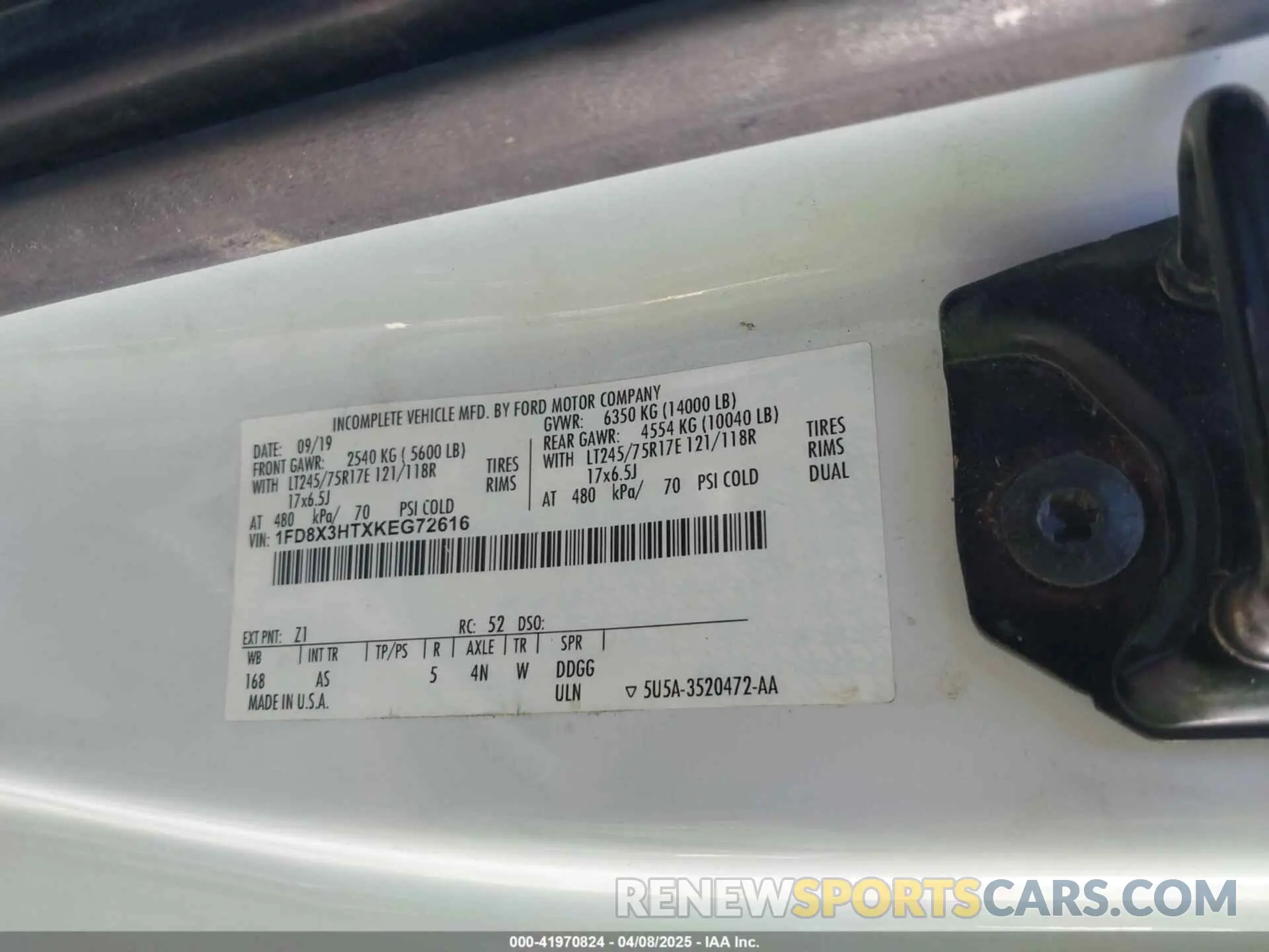 8 Photograph of a damaged car 1FD8X3HTXKEG72616 FORD F-350 CHASSIS 2019