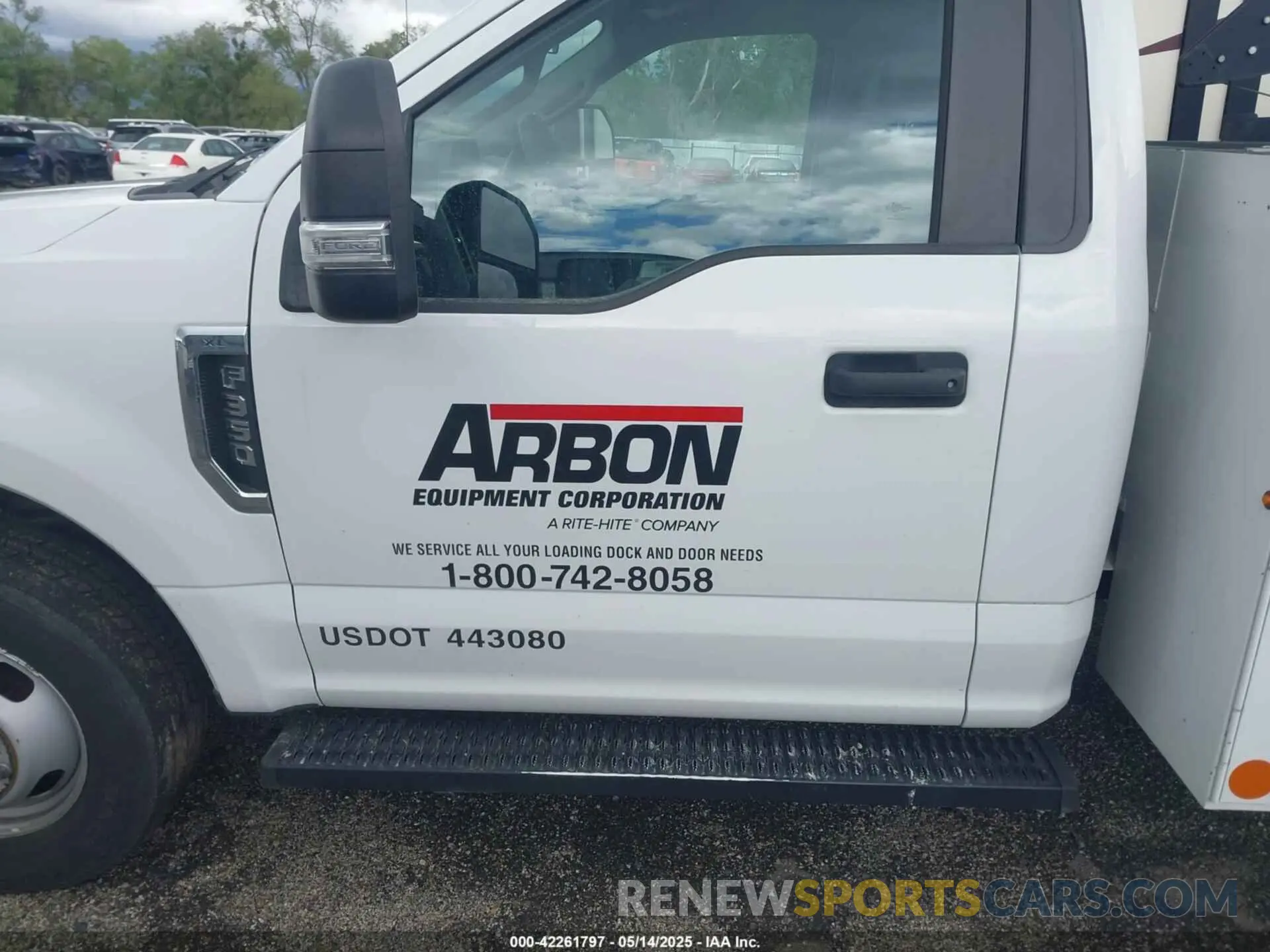11 Photograph of a damaged car 1FDRF3G60KED40560 FORD F-350 CHASSIS 2019