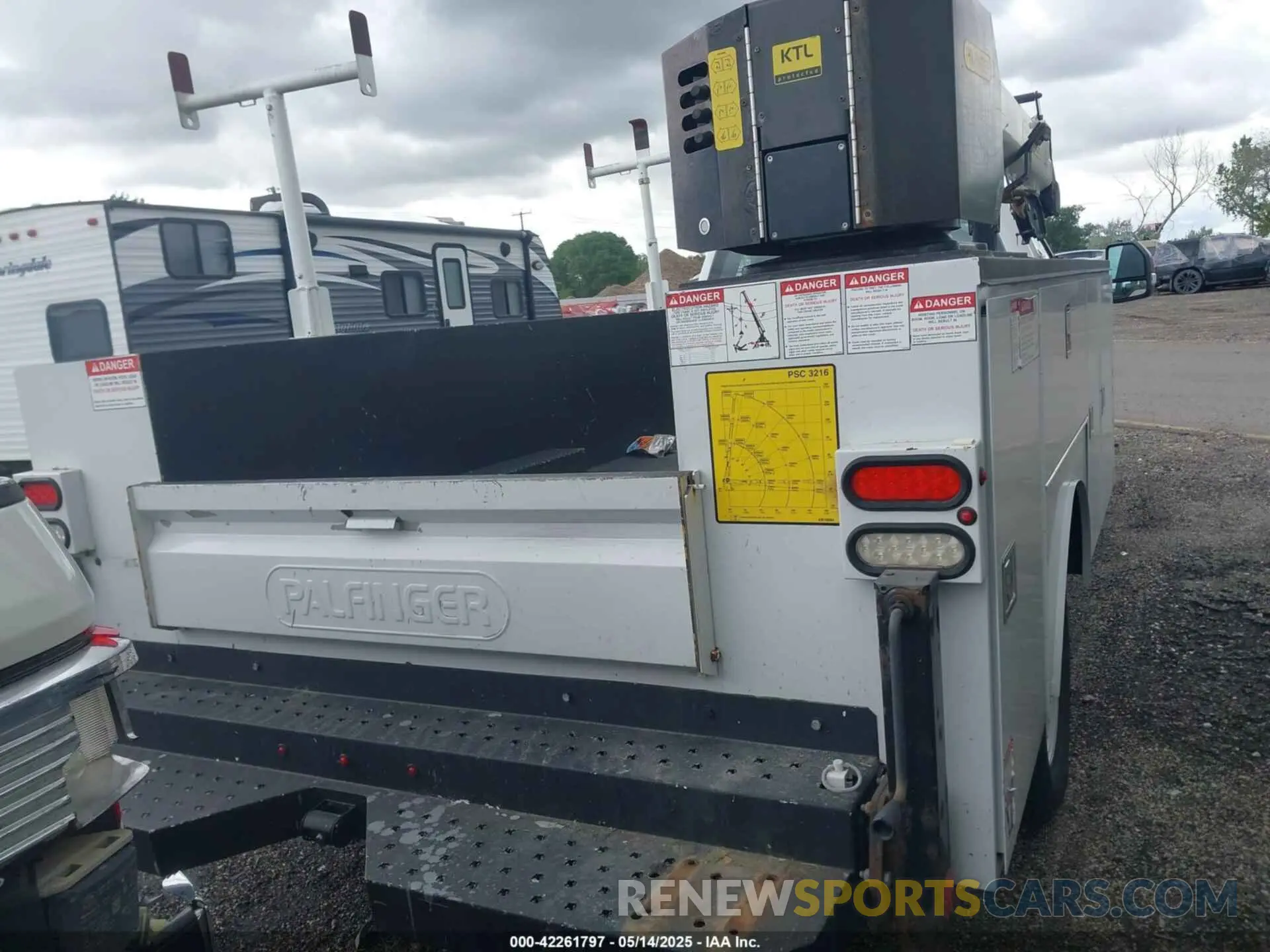 15 Photograph of a damaged car 1FDRF3G60KED40560 FORD F-350 CHASSIS 2019