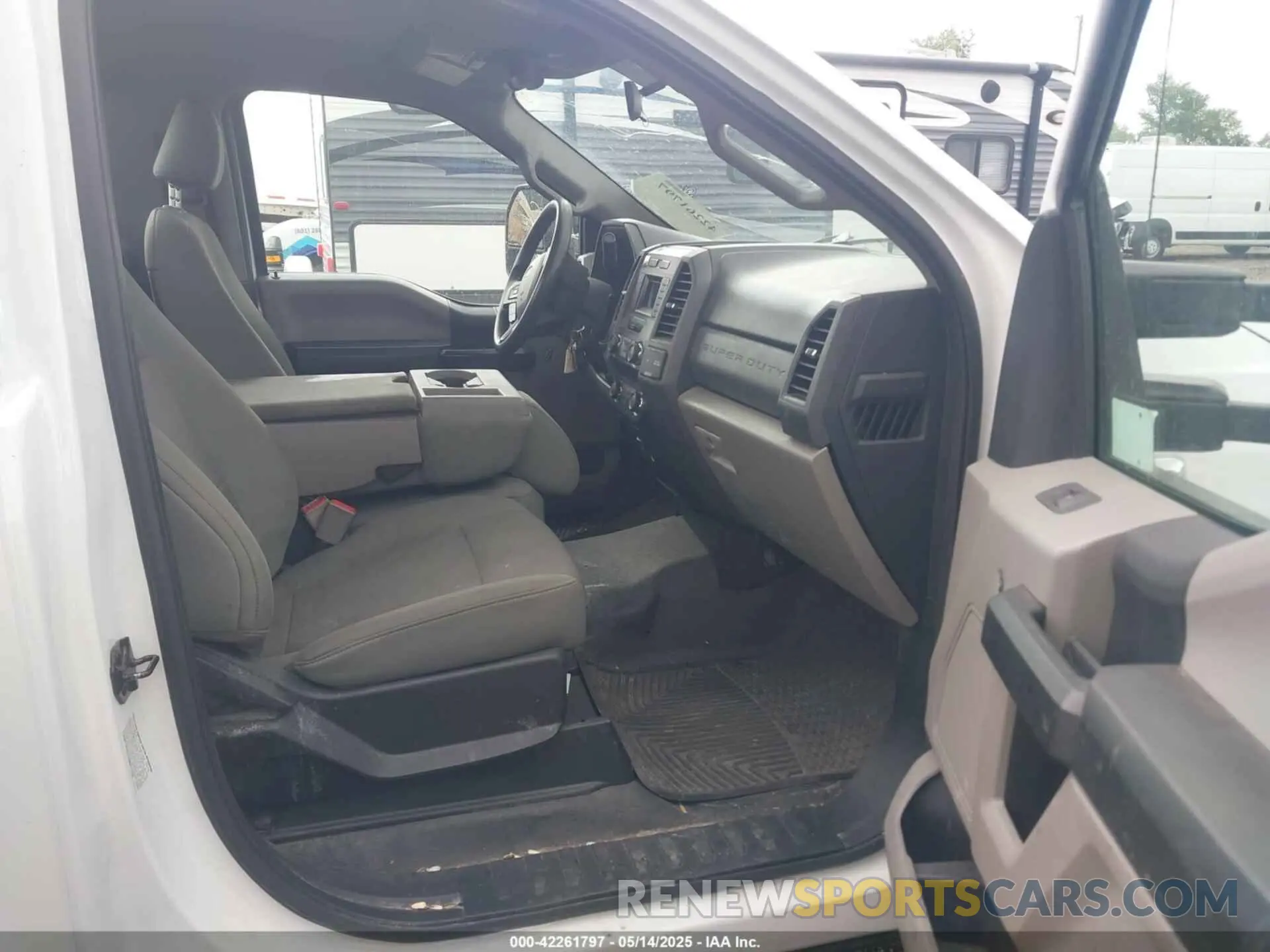 6 Photograph of a damaged car 1FDRF3G60KED40560 FORD F-350 CHASSIS 2019