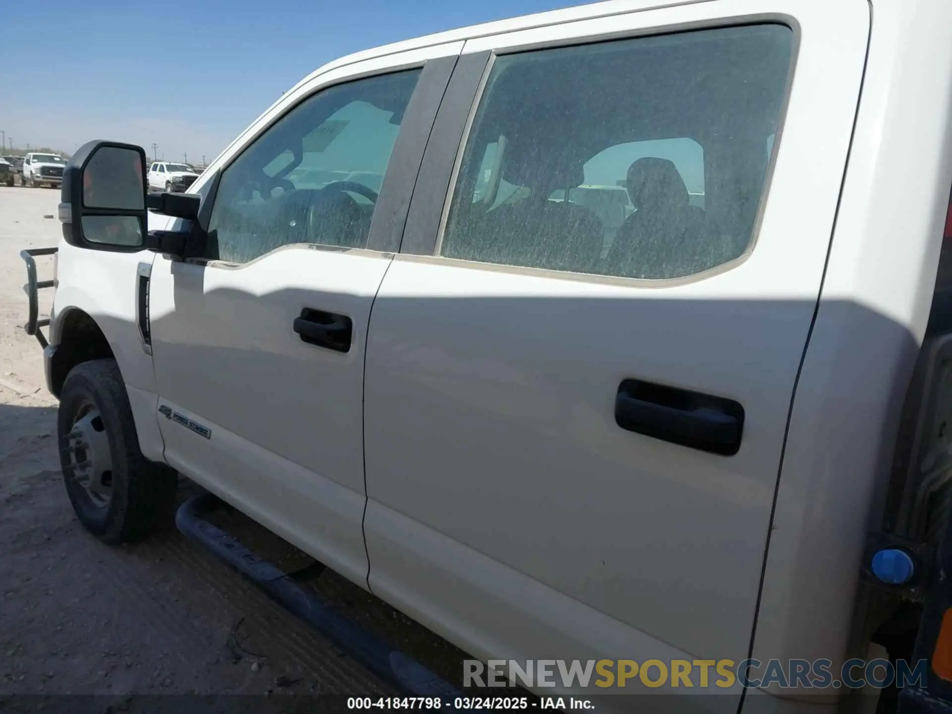 14 Photograph of a damaged car 1FD8W3HT0LEC46969 FORD F-350 CHASSIS 2020
