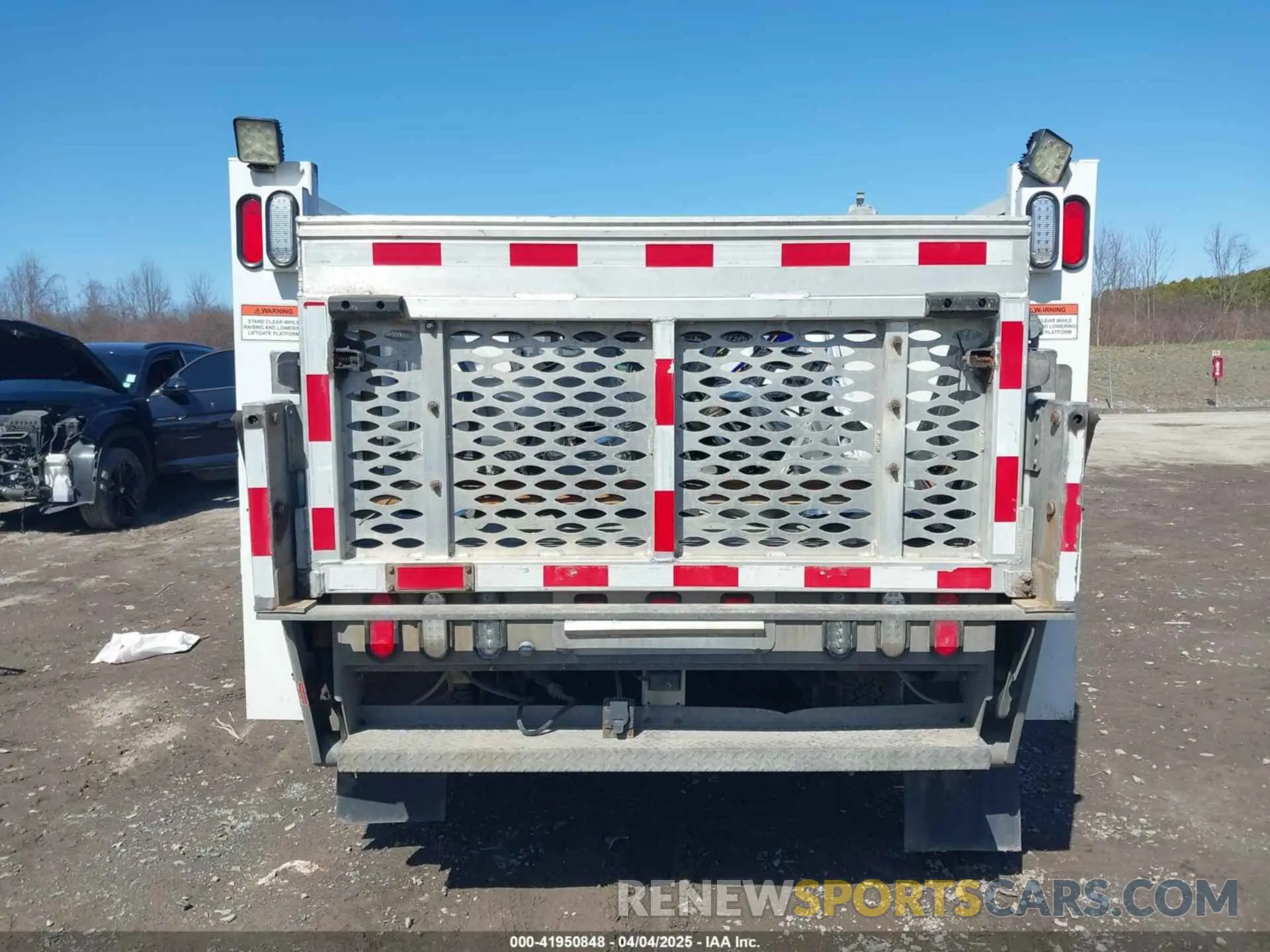 17 Photograph of a damaged car 1FDBF3E6XLEE22947 FORD F-350 CHASSIS 2020