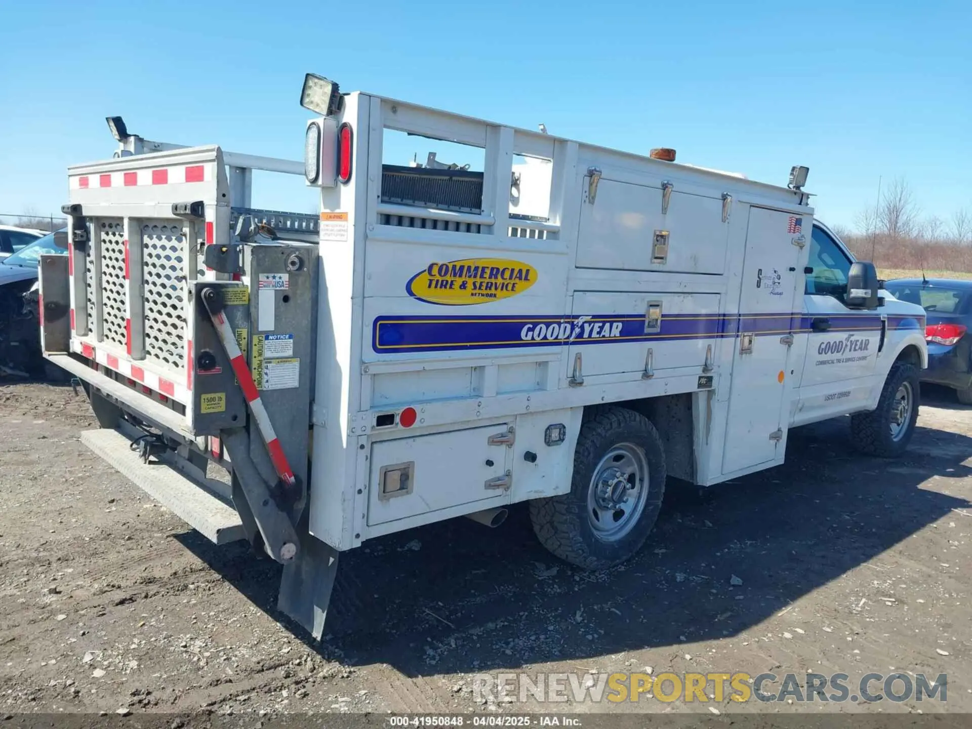 4 Photograph of a damaged car 1FDBF3E6XLEE22947 FORD F-350 CHASSIS 2020