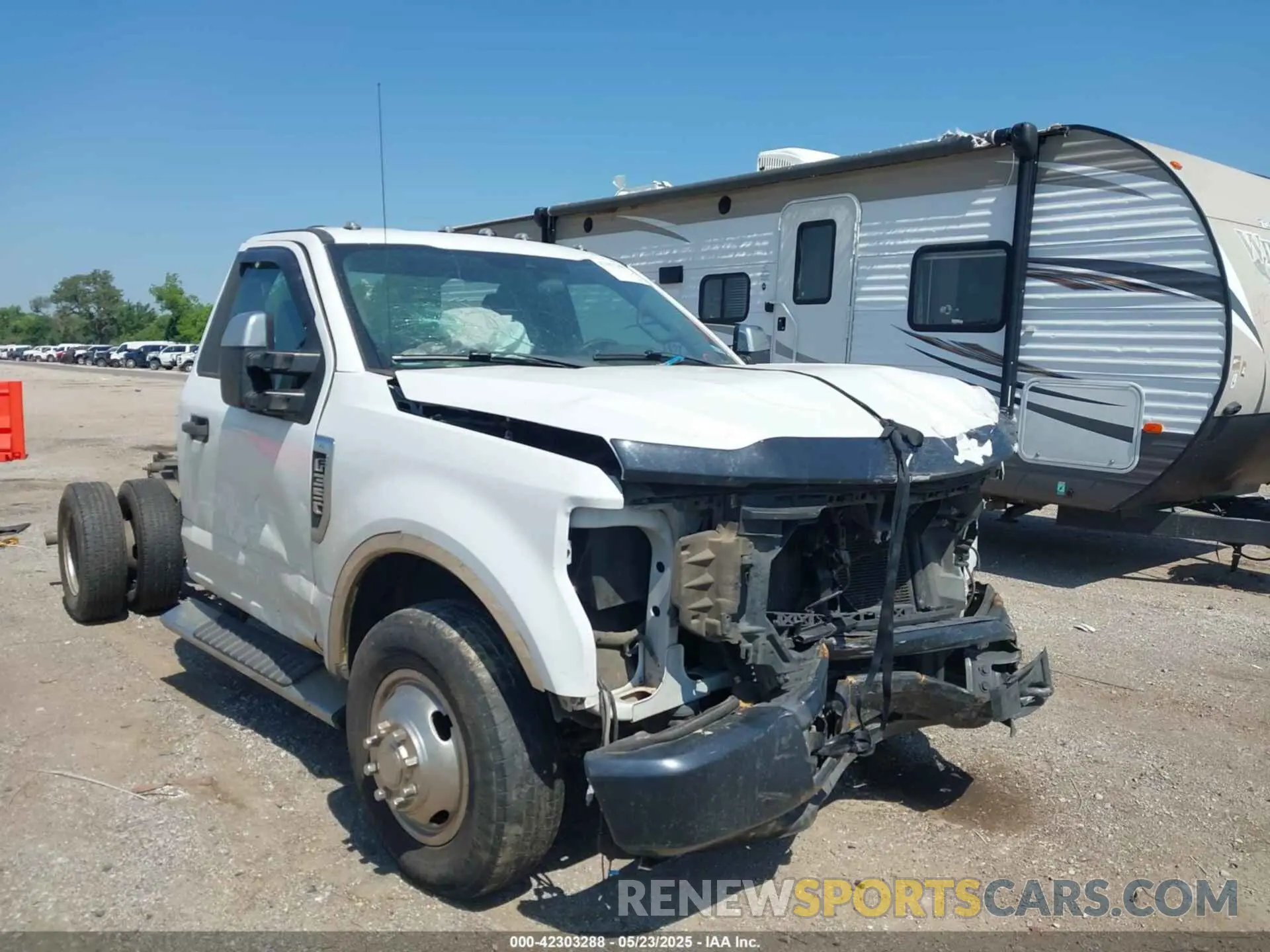 1 Photograph of a damaged car 1FDRF3G60LED71311 FORD F-350 CHASSIS 2020