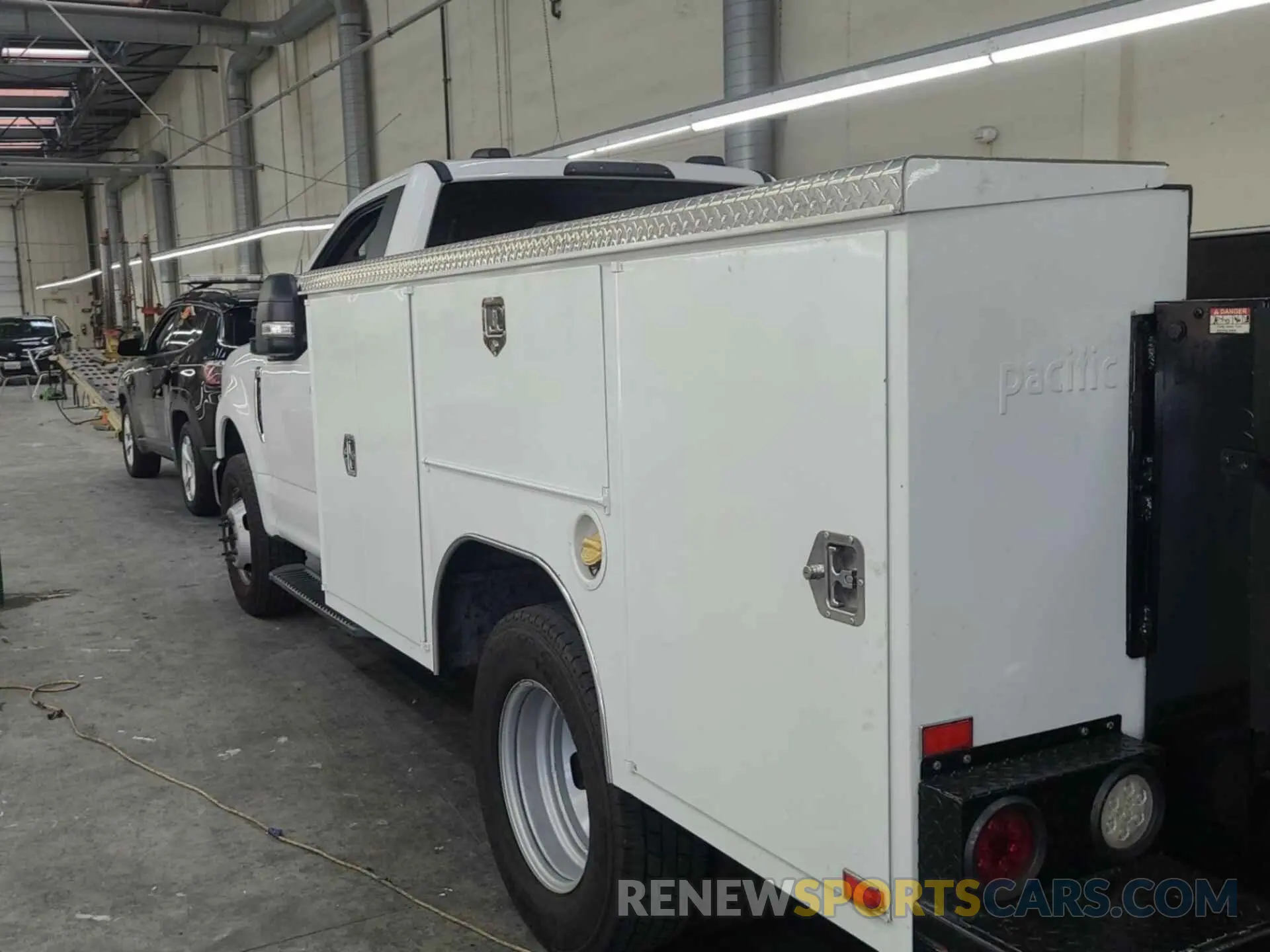 21 Photograph of a damaged car 1FDRF3G69LED08823 FORD F-350 CHASSIS 2020