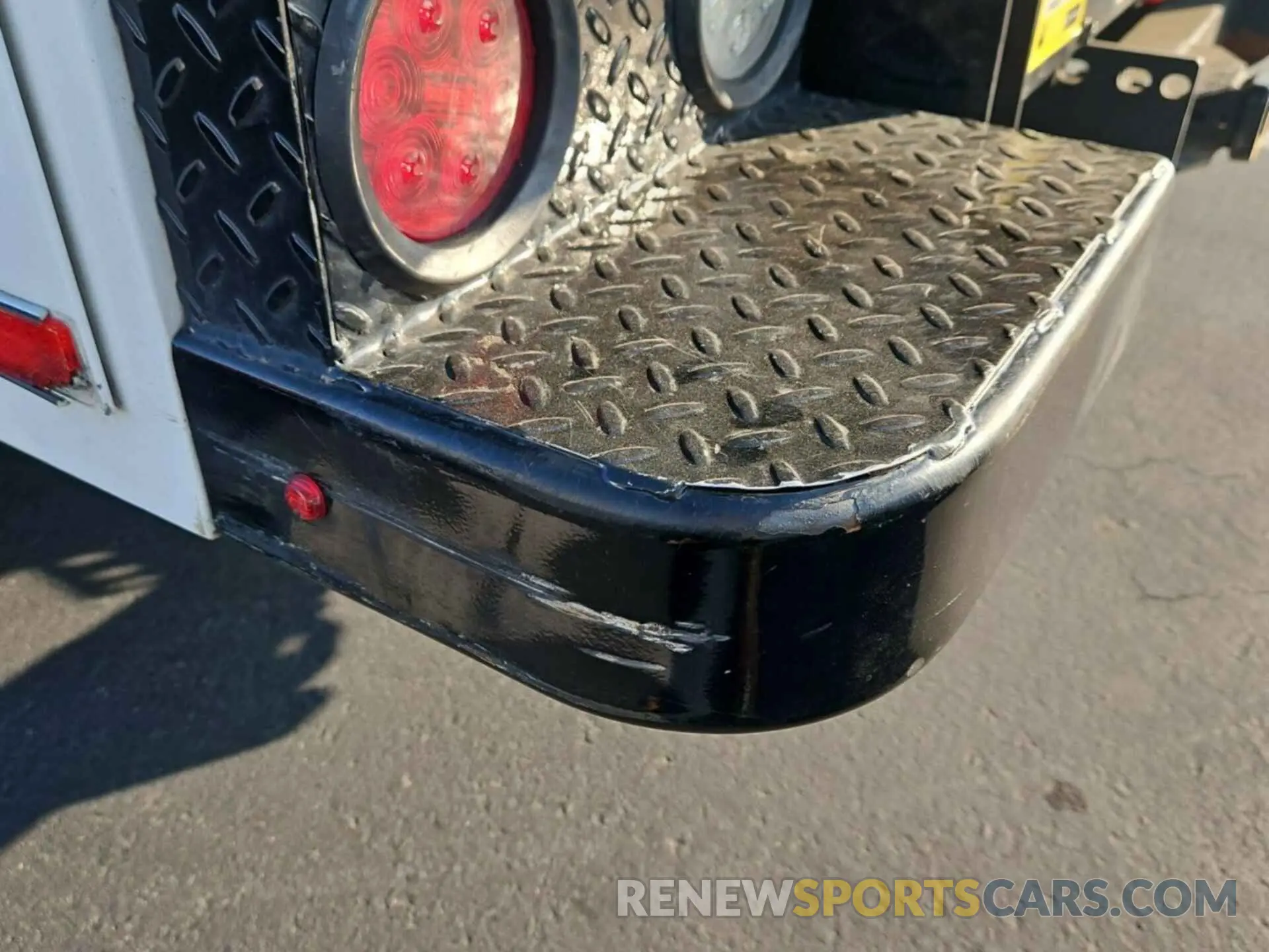 36 Photograph of a damaged car 1FDRF3G69LED08823 FORD F-350 CHASSIS 2020